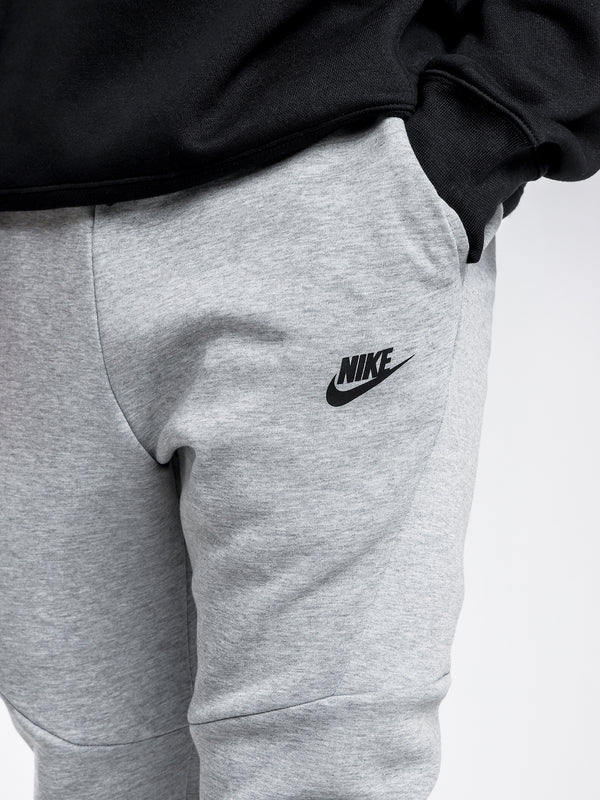 Sportswear Tech Fleece Jogger in Black