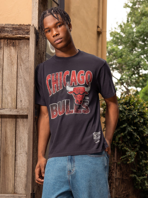 Chicago Bulls: Oversized Logo T-Shirt S / Black