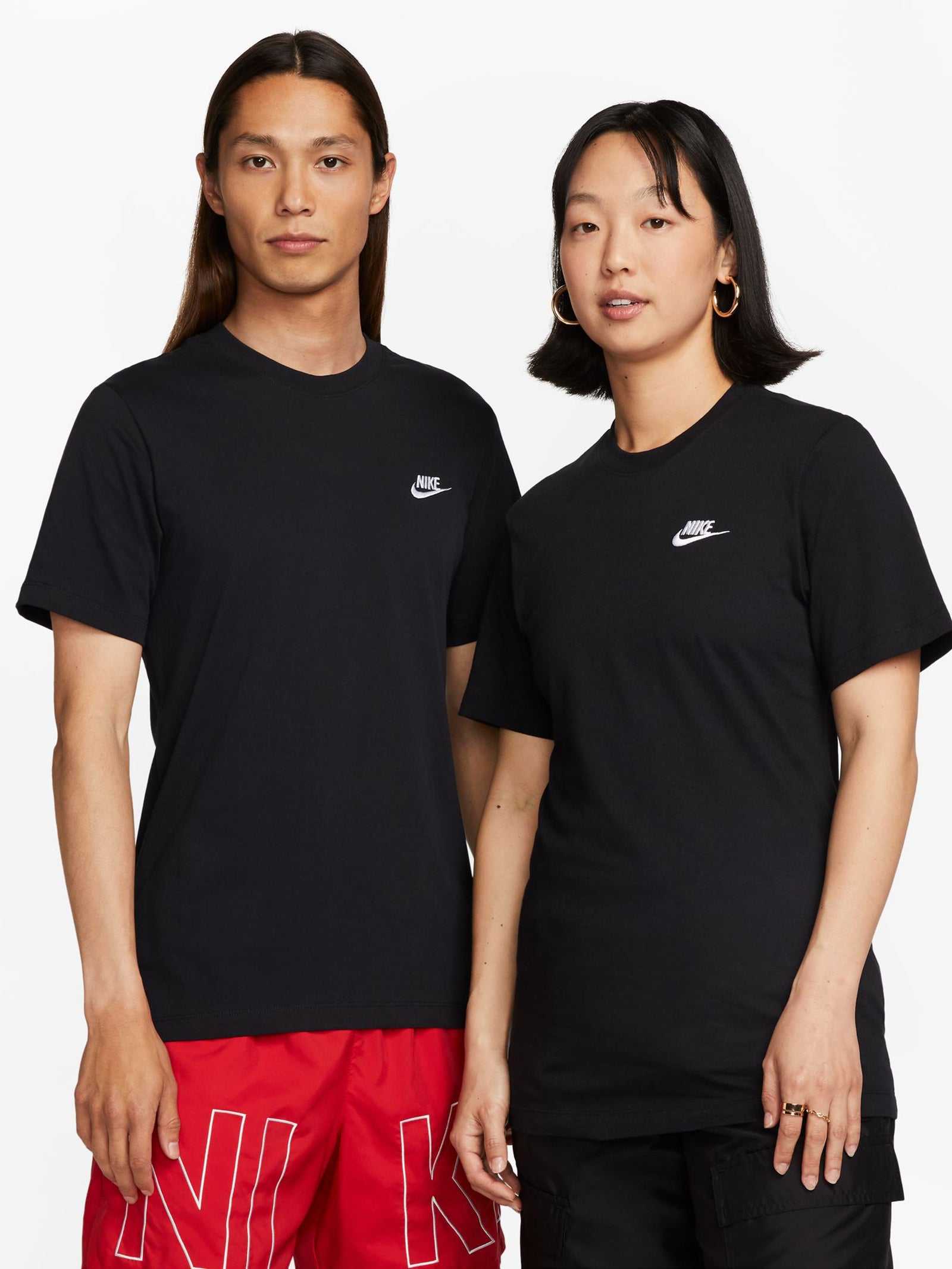 Sportswear Club T-Shirt in Black & White