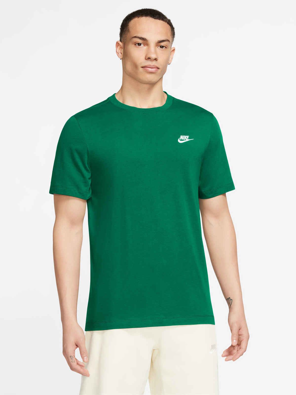 Nike Sportswear Club T-Shirt in Malachite | Malachite