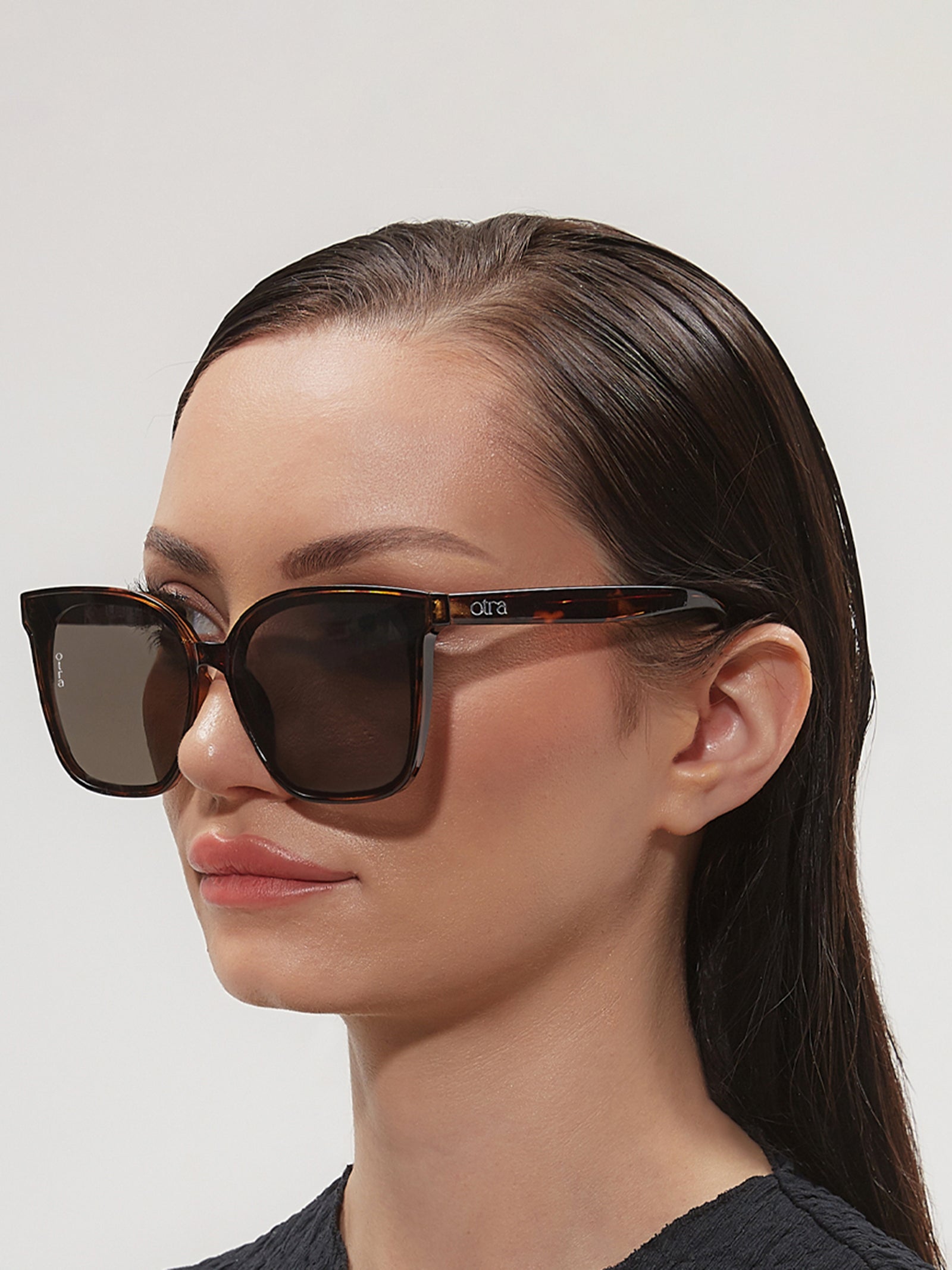 Otra Betty Sunglasses In Tortoiseshell And Smoke Tortsmoke Glue Store 8120