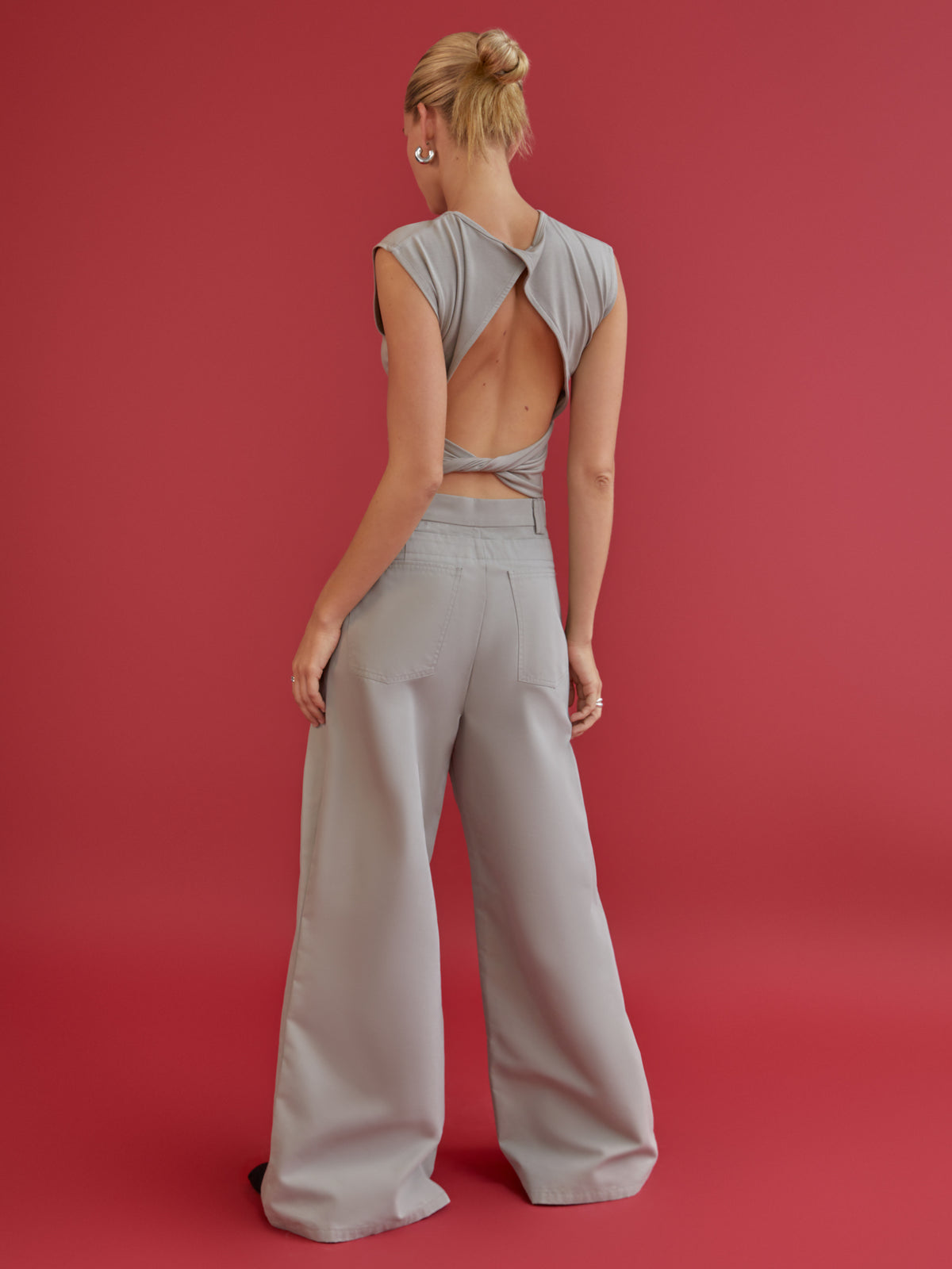 Beyond Her Isadora Twist Back Top | Taupe