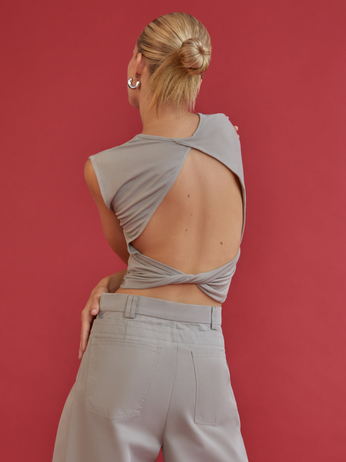 Beyond Her Isadora Twist Back Top | Taupe