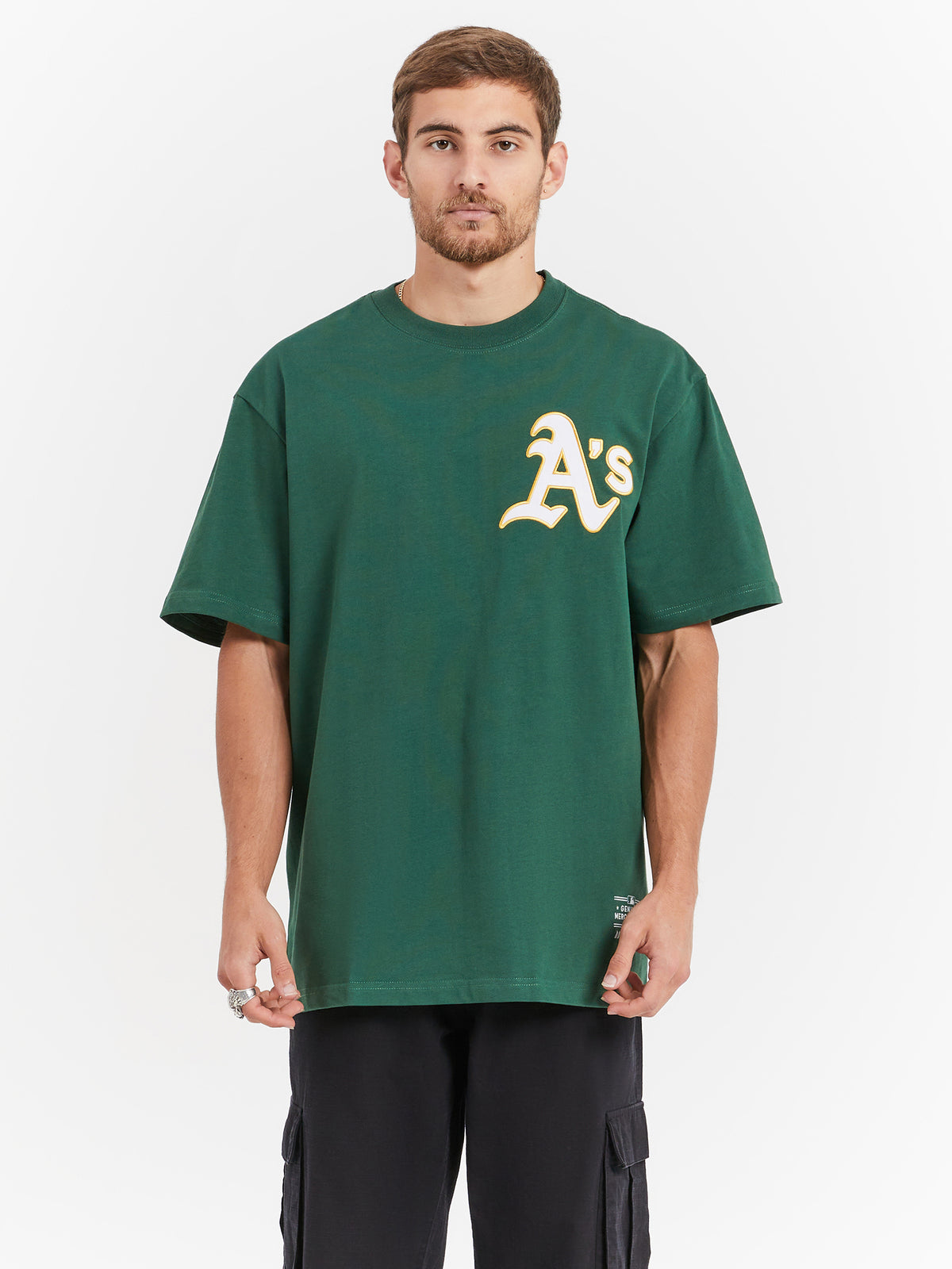 Mitchell & Ness V Team Crest T-Shirt in Green | Green