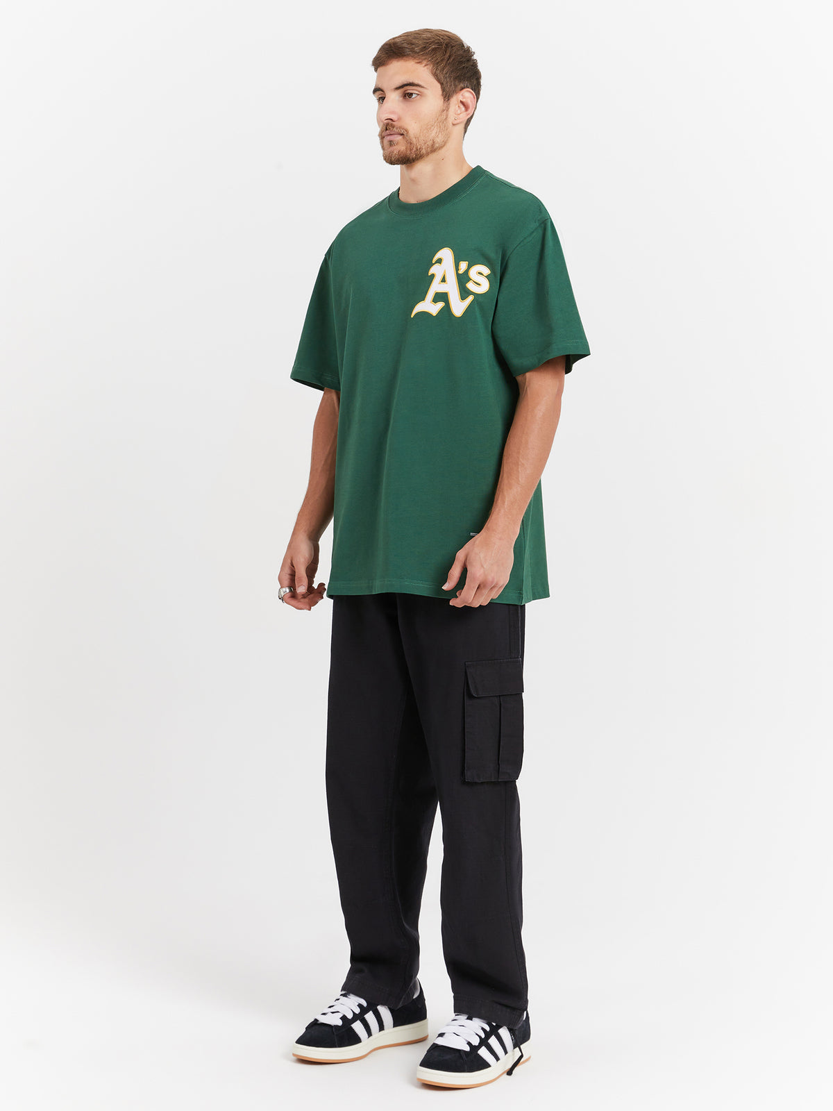 Mitchell & Ness V Team Crest T-Shirt in Green | Green