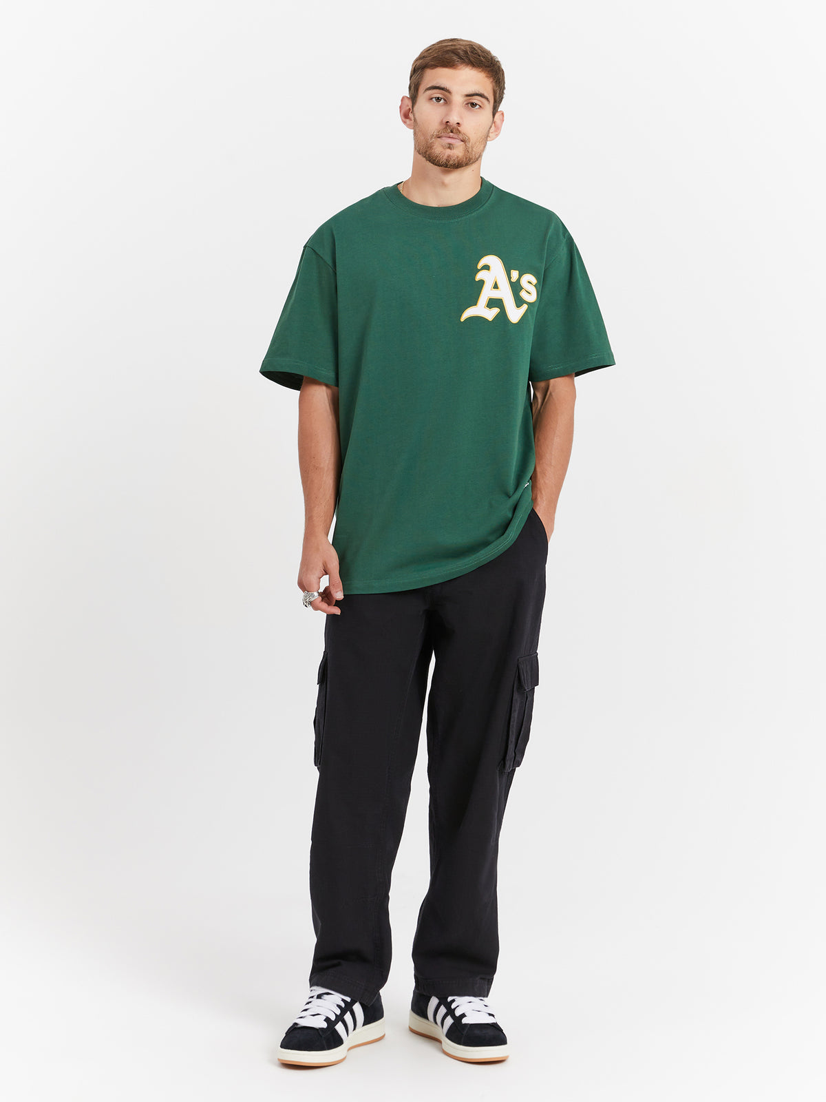 Mitchell & Ness V Team Crest T-Shirt in Green | Green