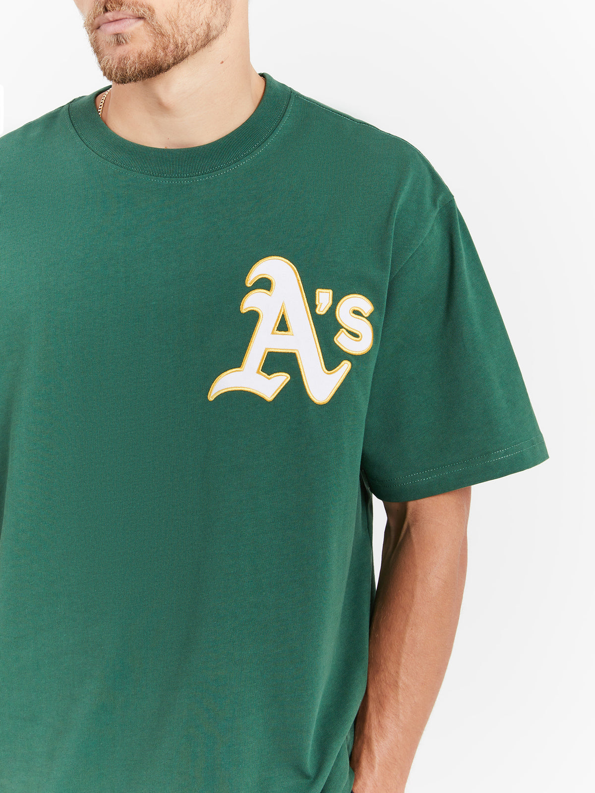 Mitchell & Ness V Team Crest T-Shirt in Green | Green