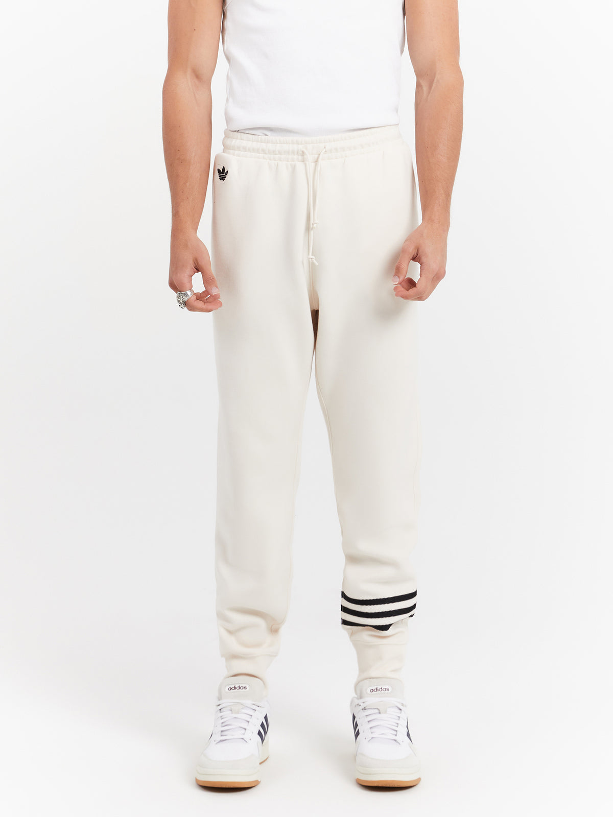 Adidas Adicolor Neuclassics Sweatpants in Wonder White | Wonder White