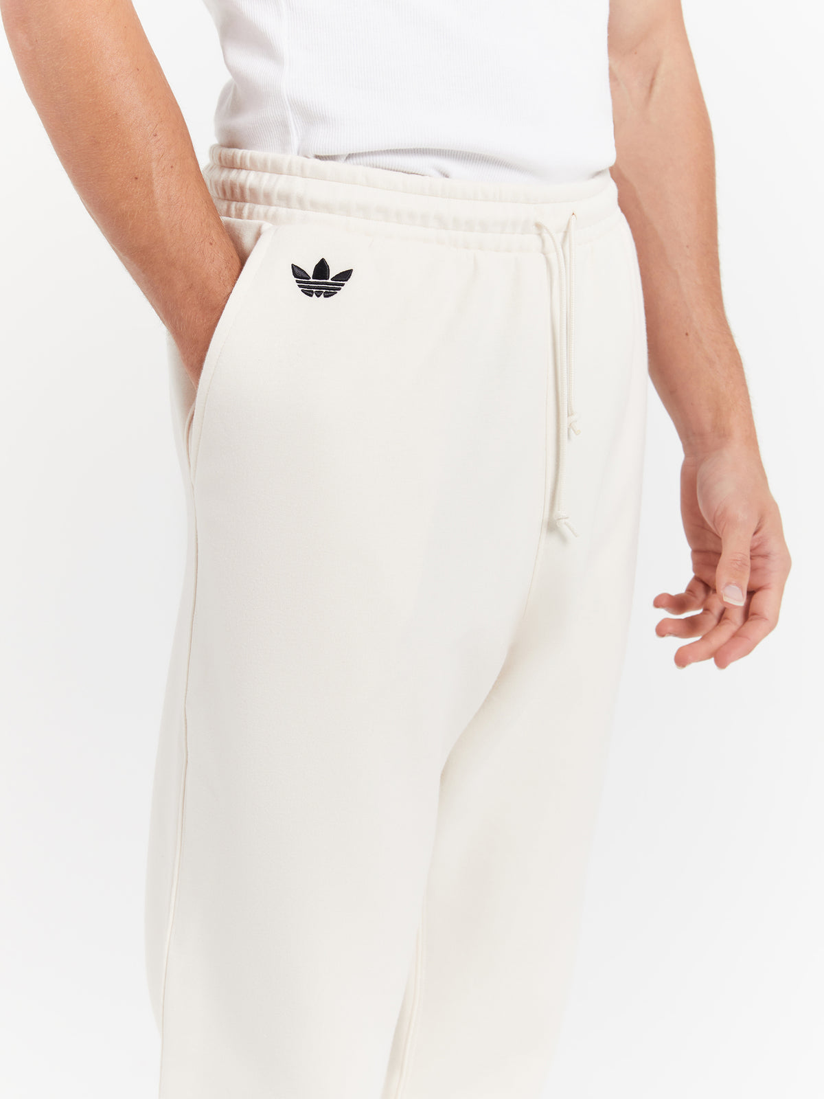 Adidas Adicolor Neuclassics Sweatpants in Wonder White | Wonder White