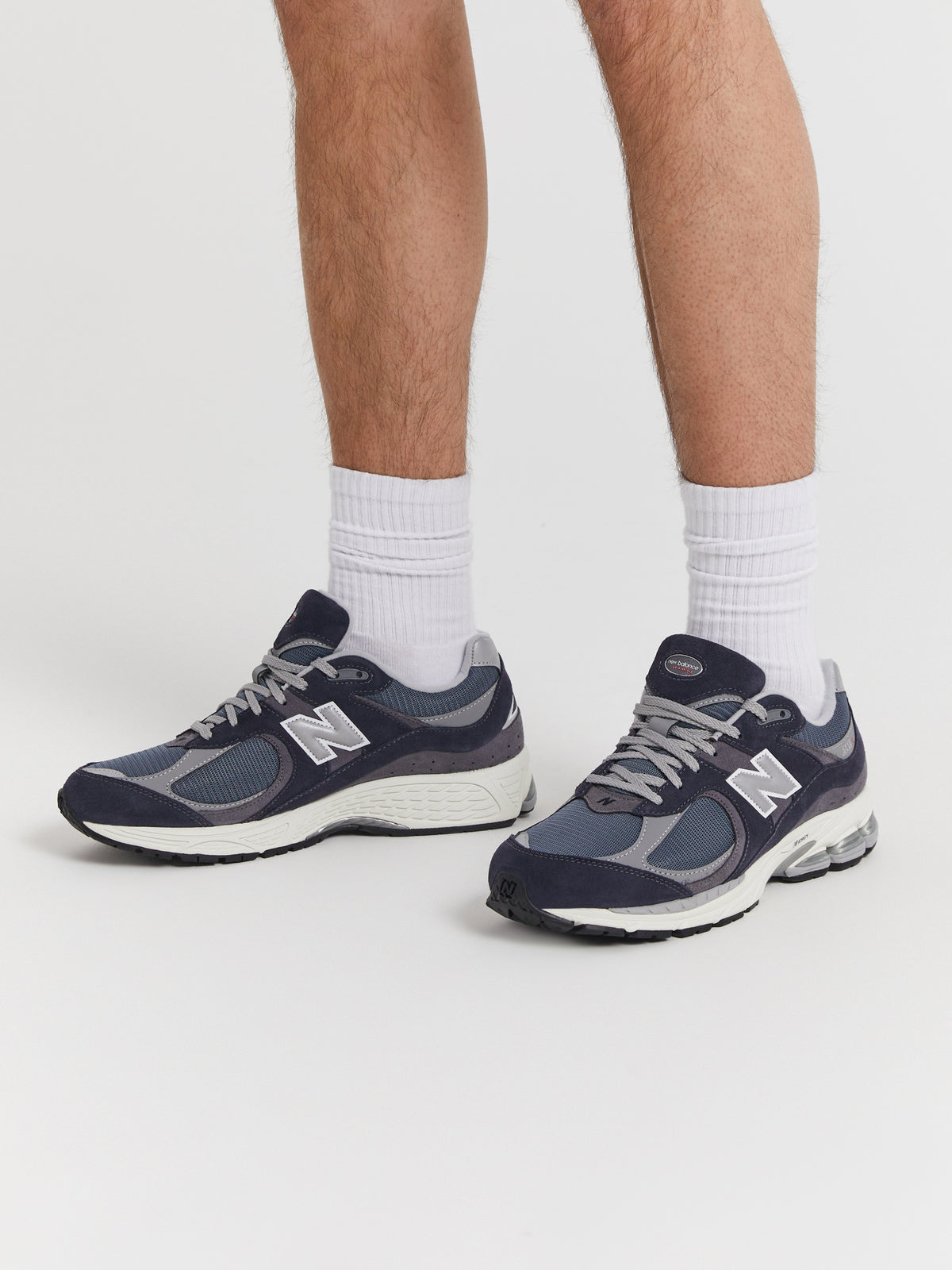 New Balance Unisex 2002R Sneakers in Navy & Grey | Navy/Grey