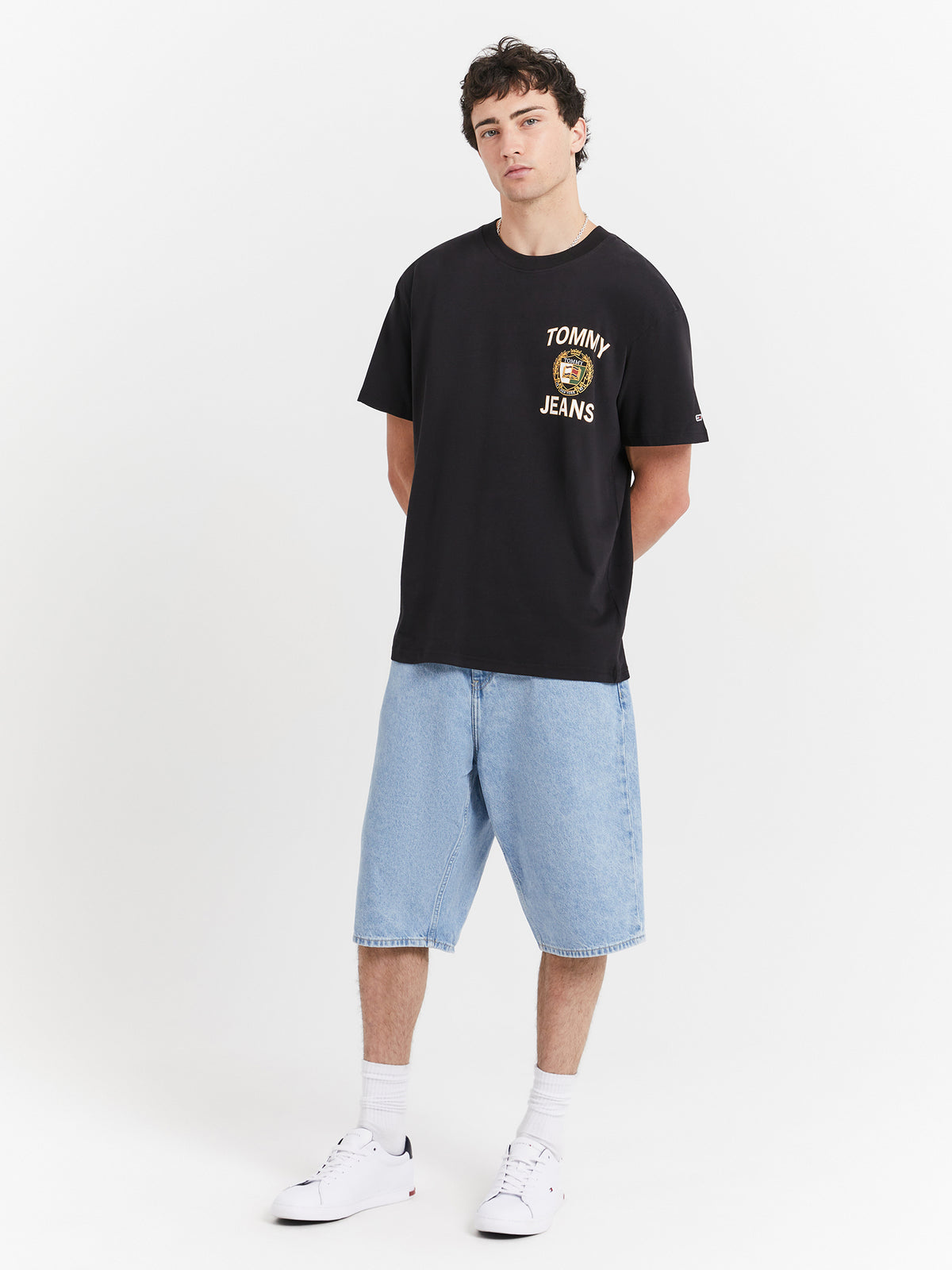 Tommy Hilfiger Relaxed Tommy Jeans Luxe 1 T-Shirt in Black | Black