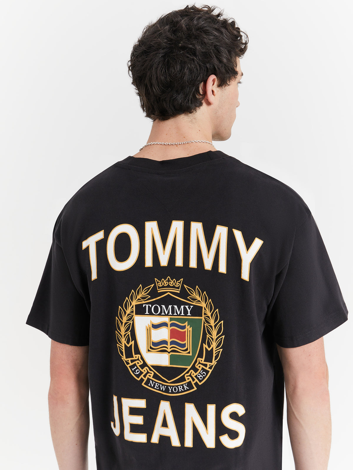 Tommy Hilfiger Relaxed Tommy Jeans Luxe 1 T-Shirt in Black | Black