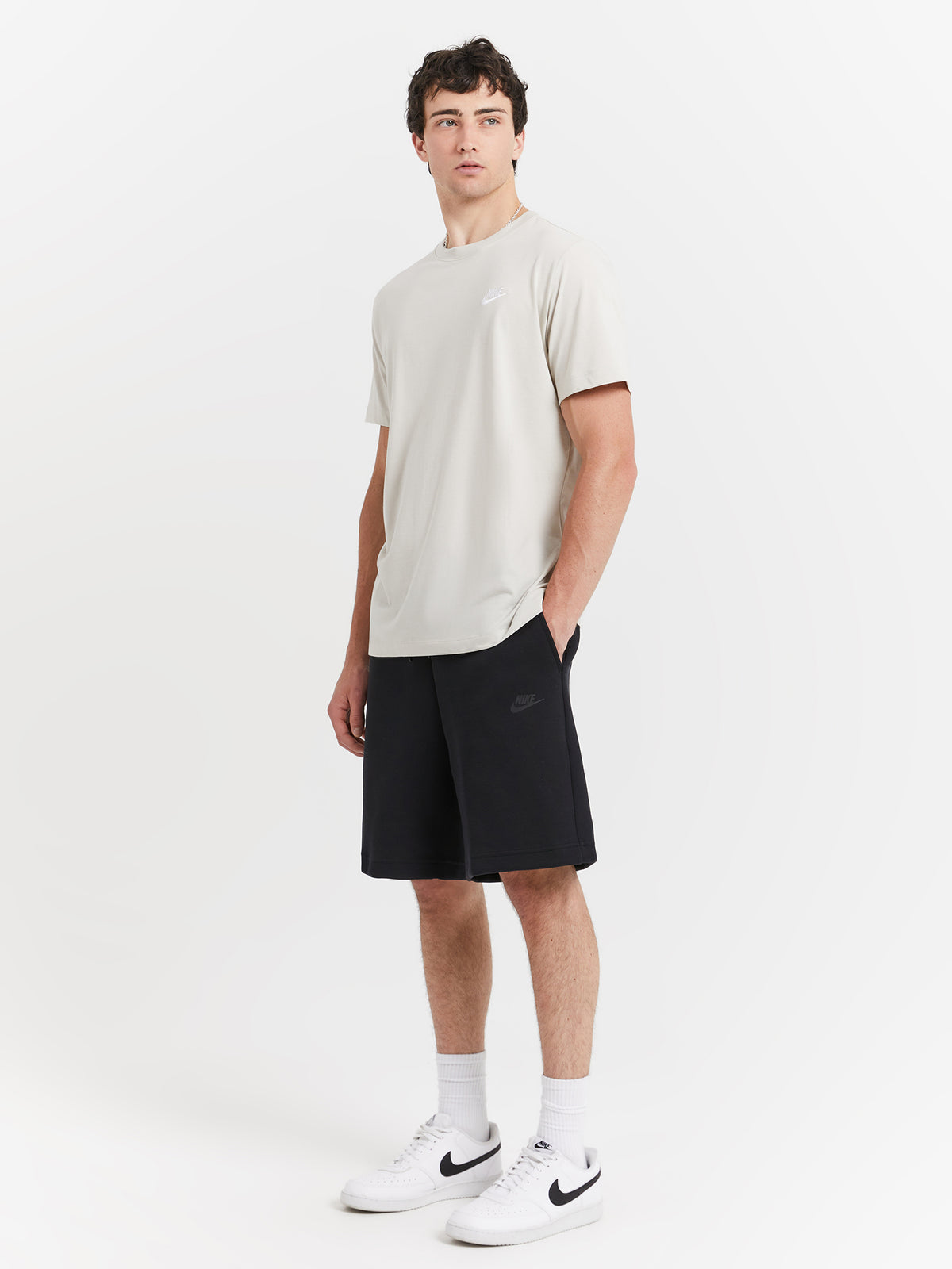 Nike Tech Fleece Shorts in Black | Black/Black