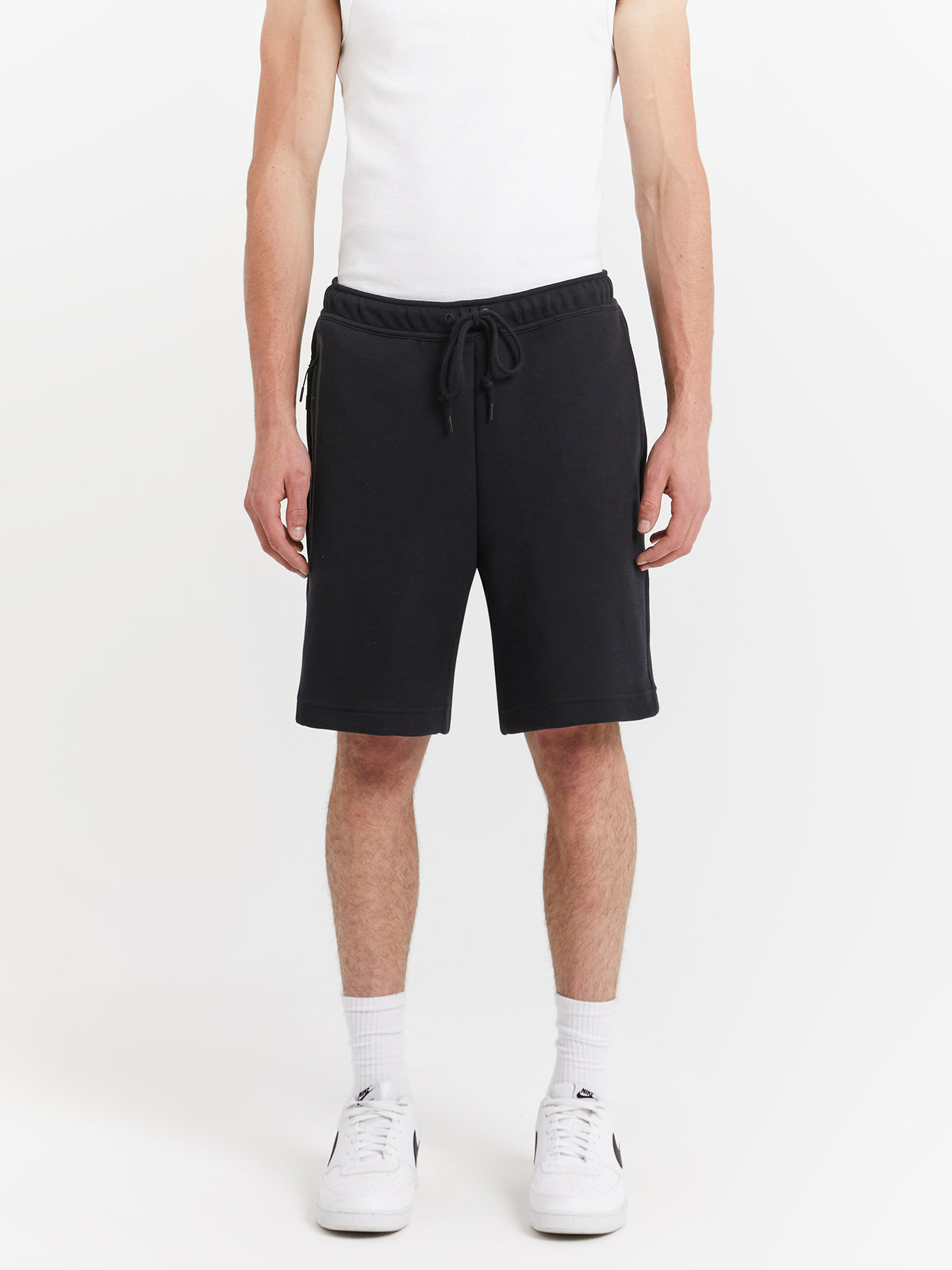 Nike Tech Fleece Shorts in Black | Black/Black