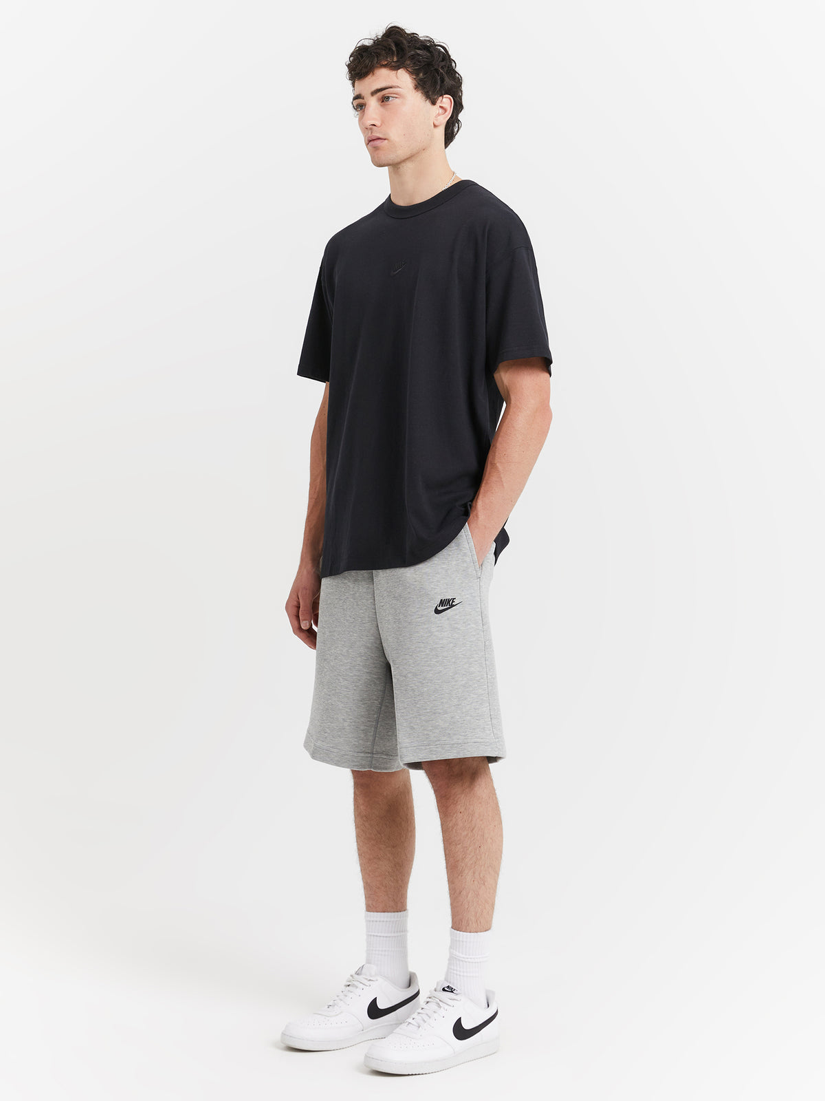 Nike Tech Fleece Shorts in Dark Grey Heather & Black | Dk Grey Heather/Black