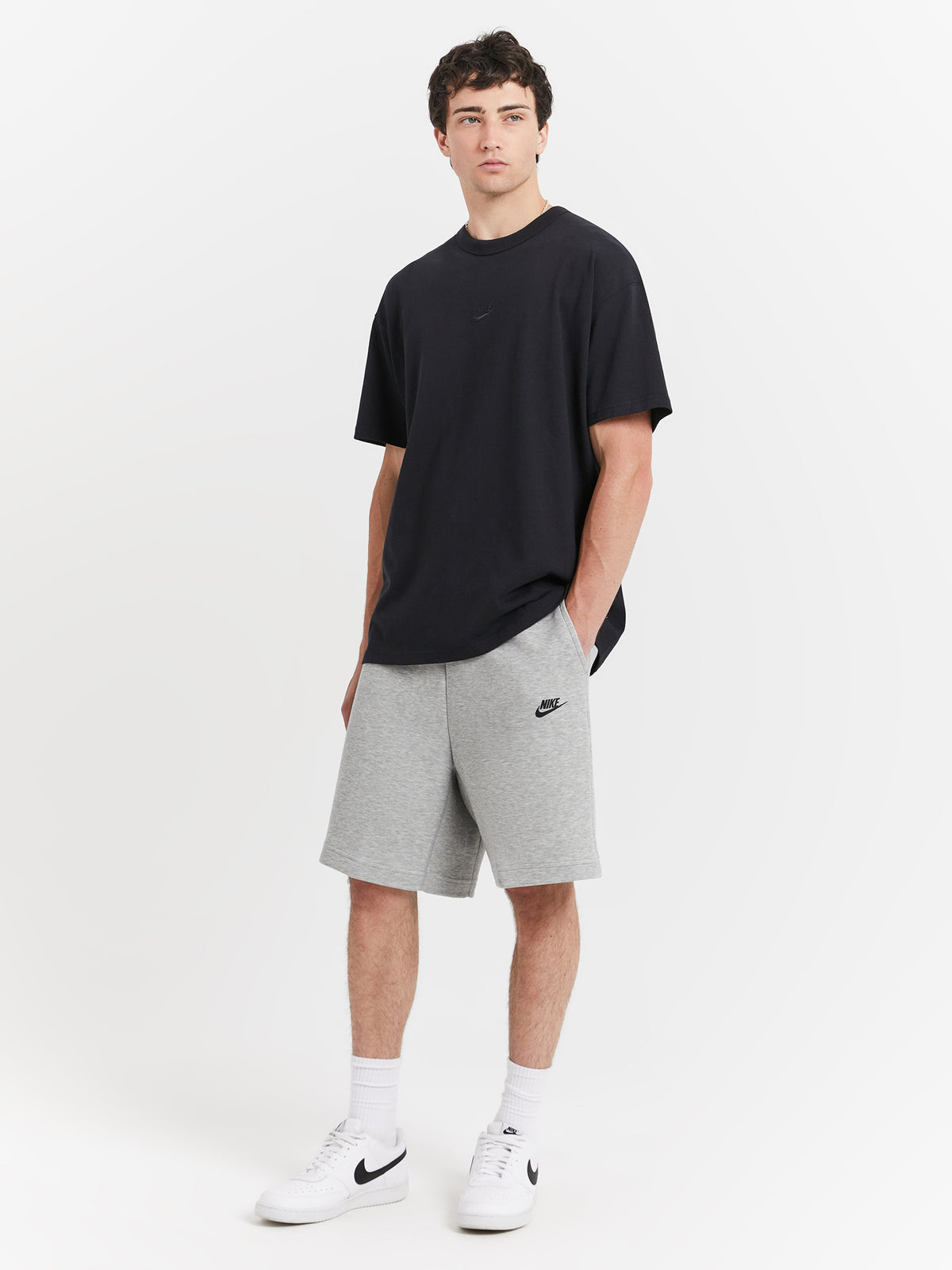 Nike Tech Fleece Shorts in Dark Grey Heather & Black | Dk Grey Heather/Black