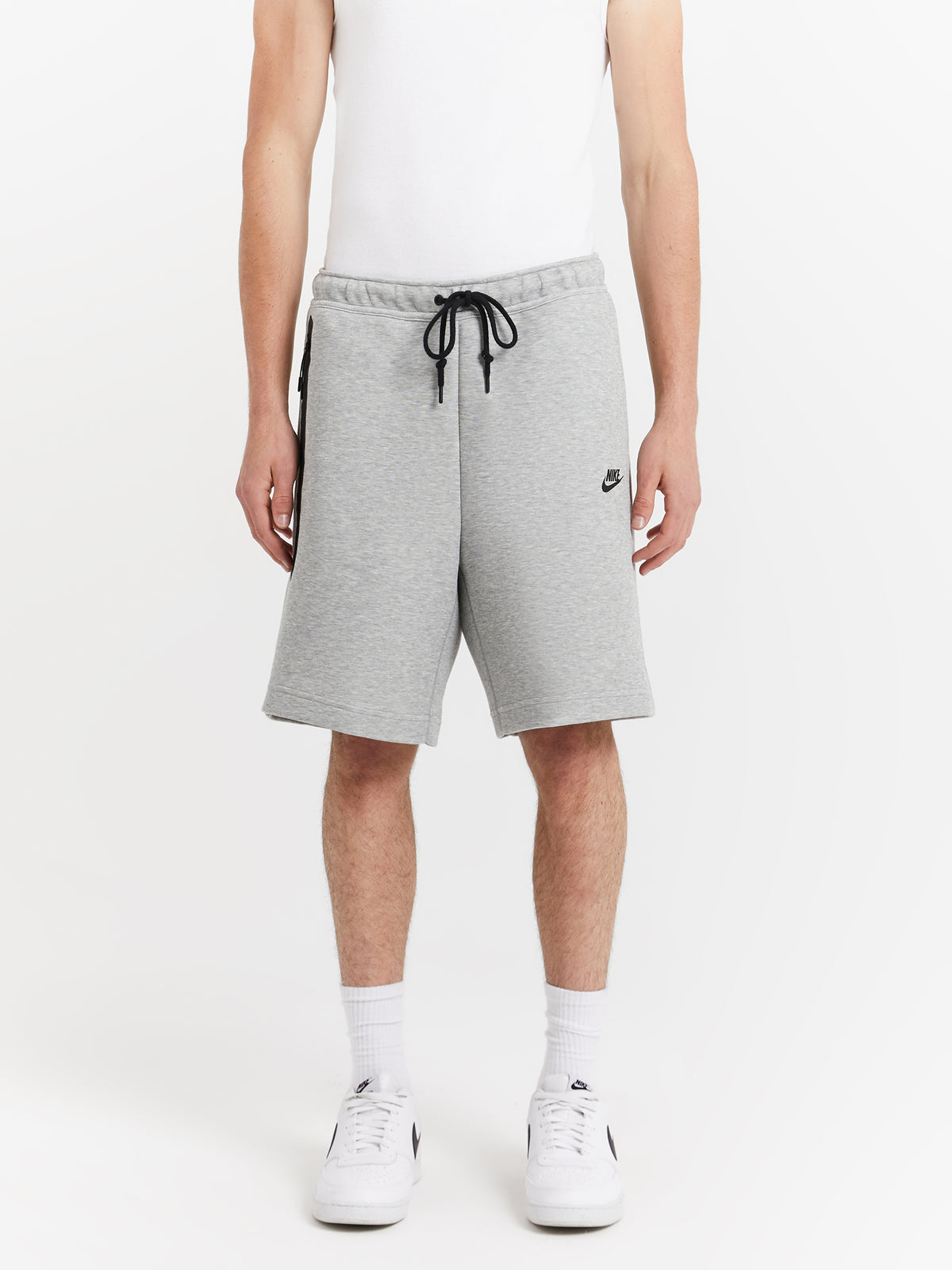 Nike Tech Fleece Shorts in Dark Grey Heather & Black | Dk Grey Heather/Black