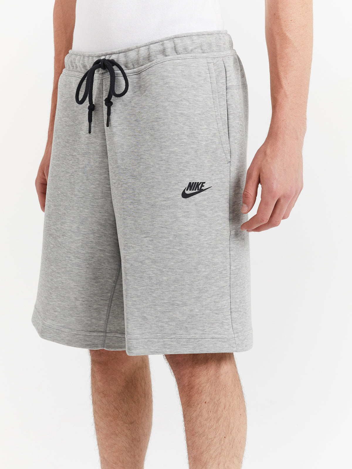 Nike Tech Fleece Shorts in Dark Grey Heather & Black | Dk Grey Heather/Black