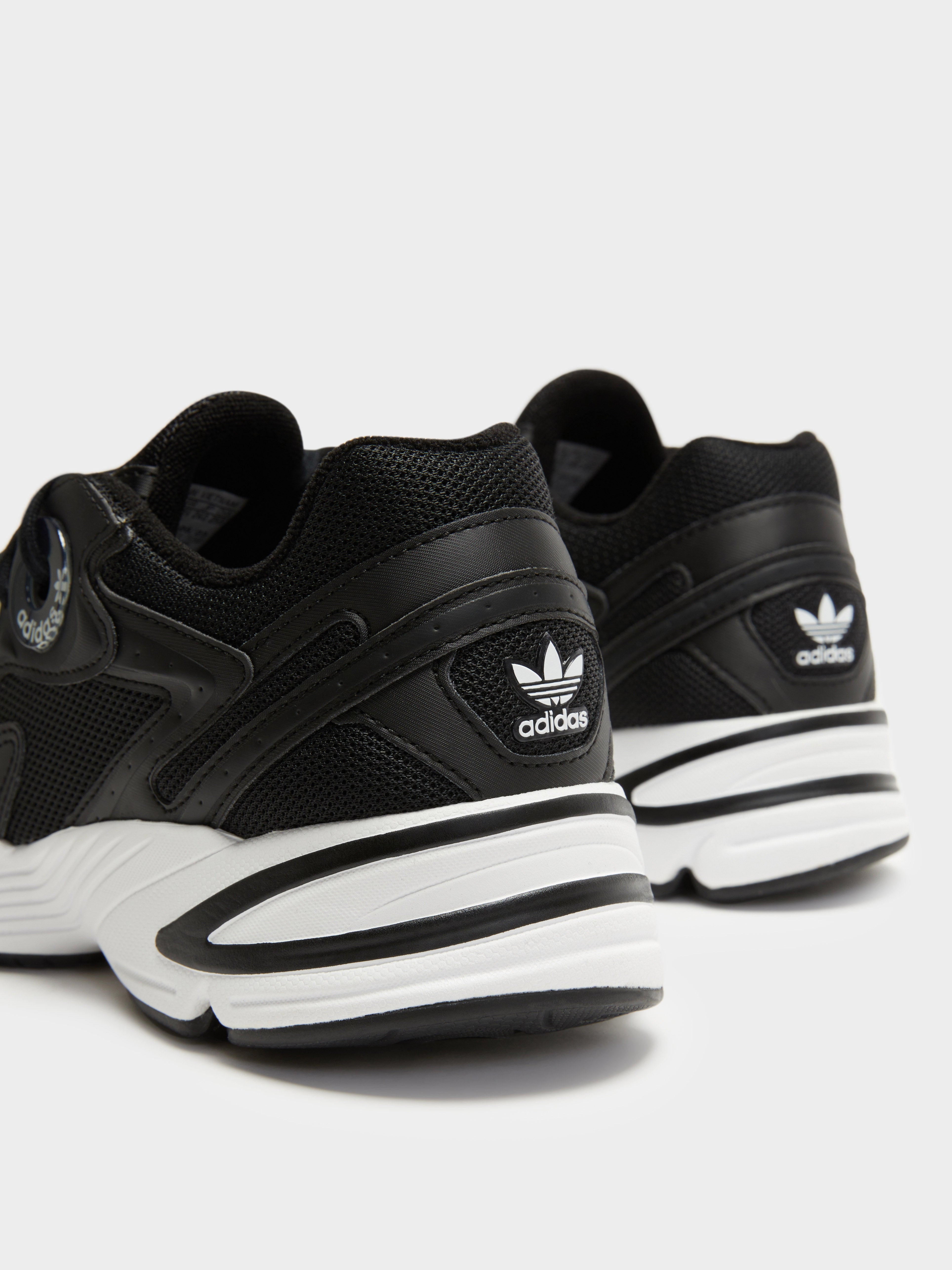 Womens Astir Sneakers in Core Black & Cloud White