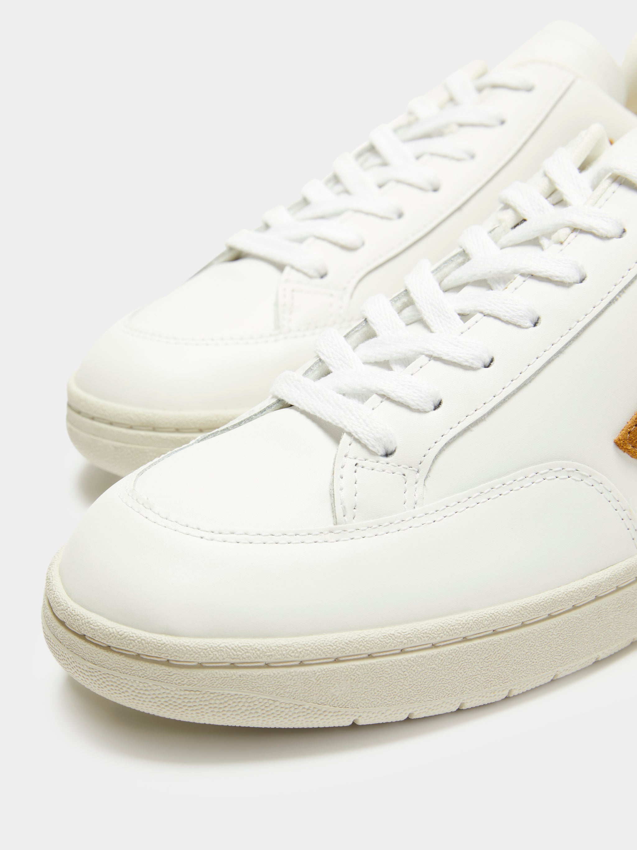 Unisex V10 Leather Sneakers in White & Camel - Glue Store