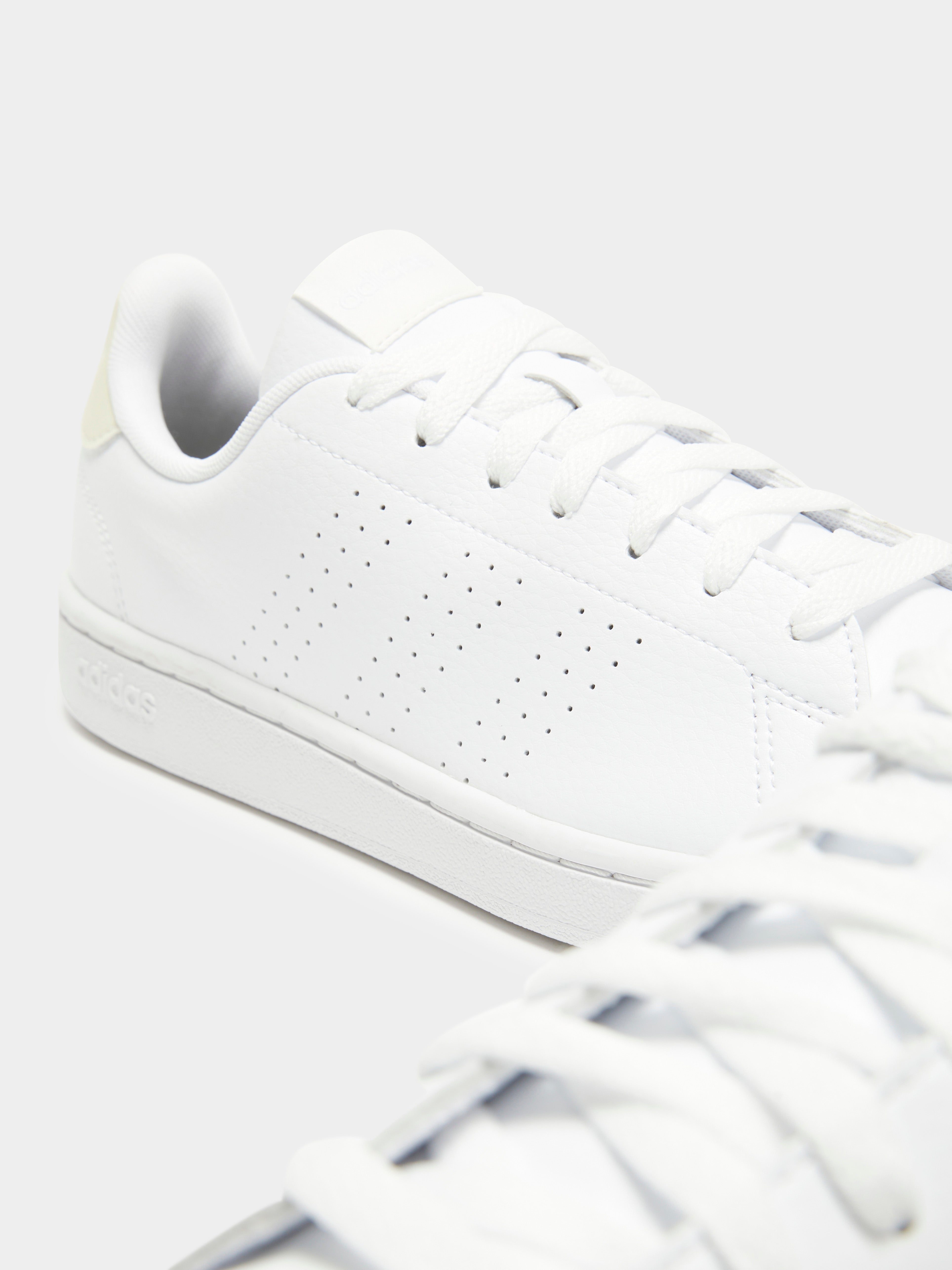 Womens Advantage Sneakers in Could White & Zero Metallic