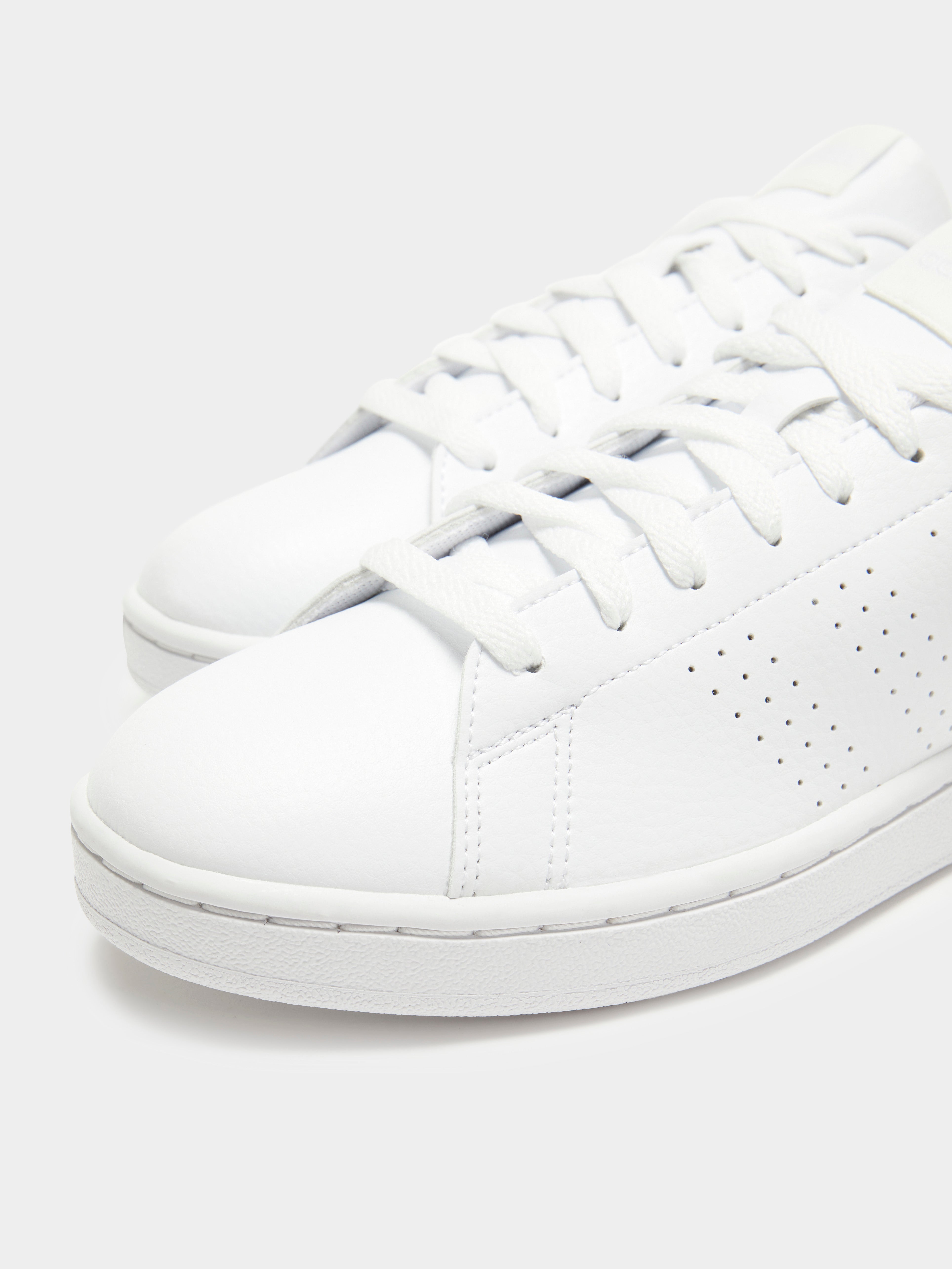 Womens Advantage Sneakers in Could White & Zero Metallic