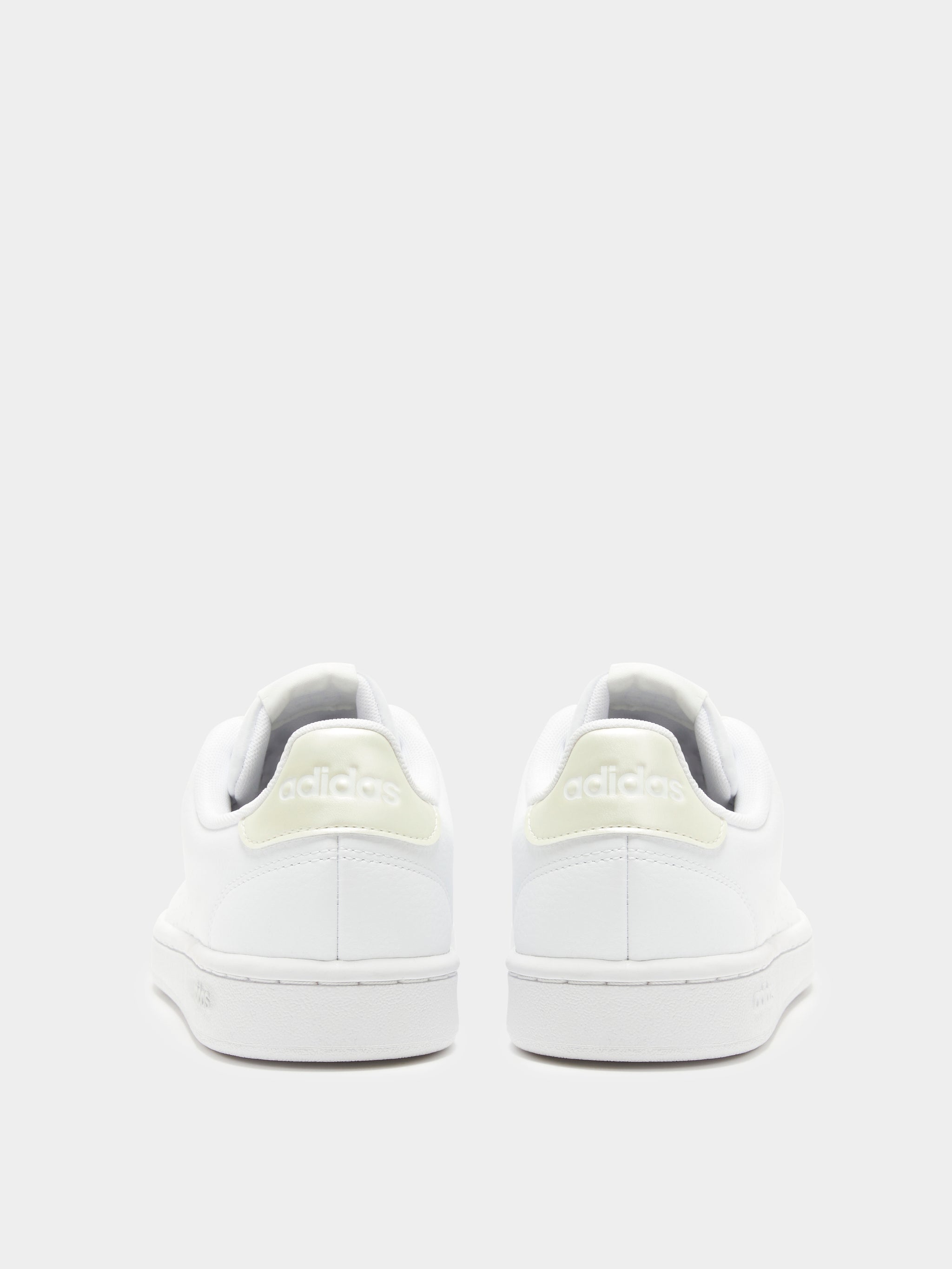 Womens Advantage Sneakers in Could White & Zero Metallic