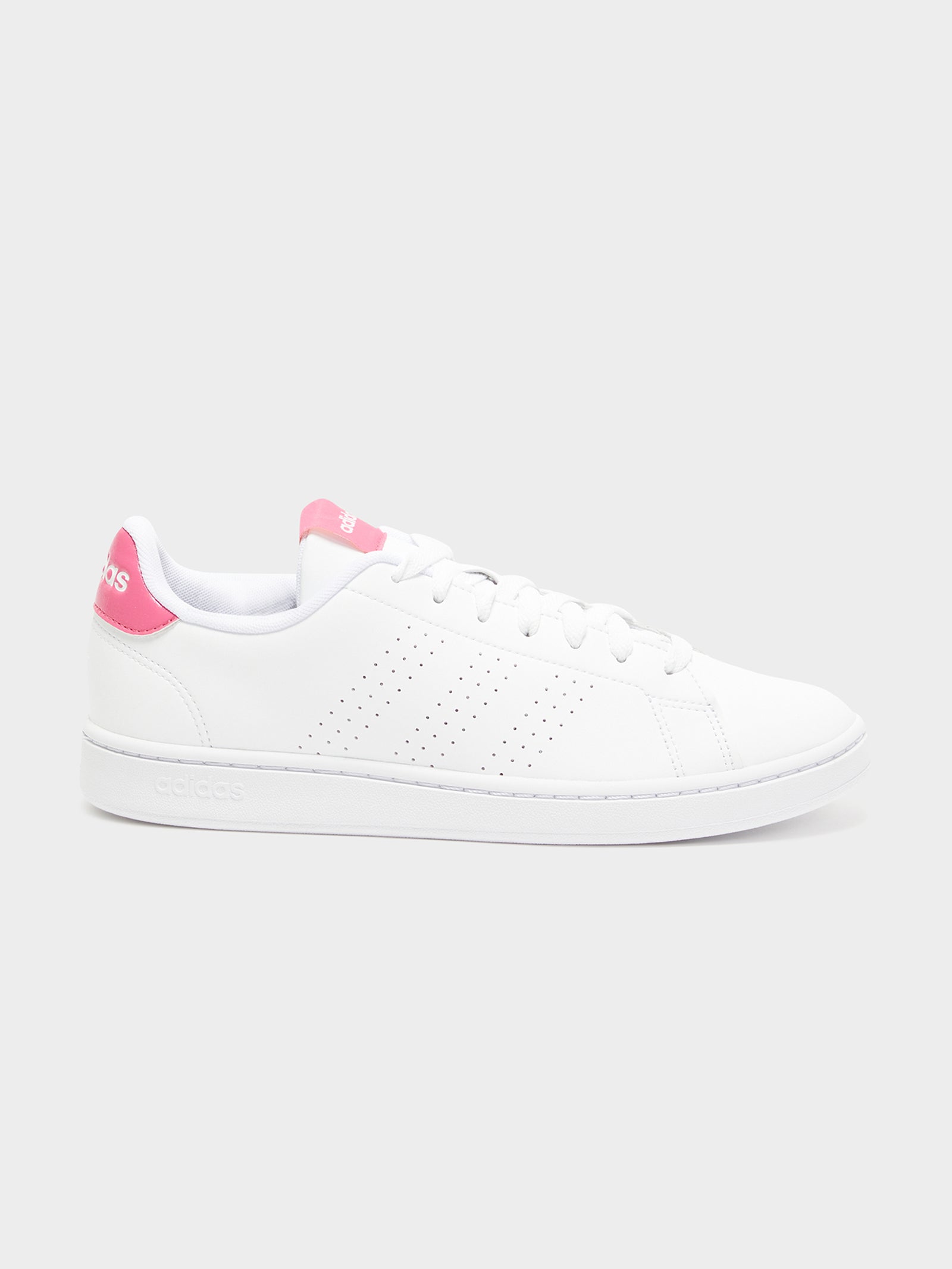 Advantage Sneakers in Cloud White