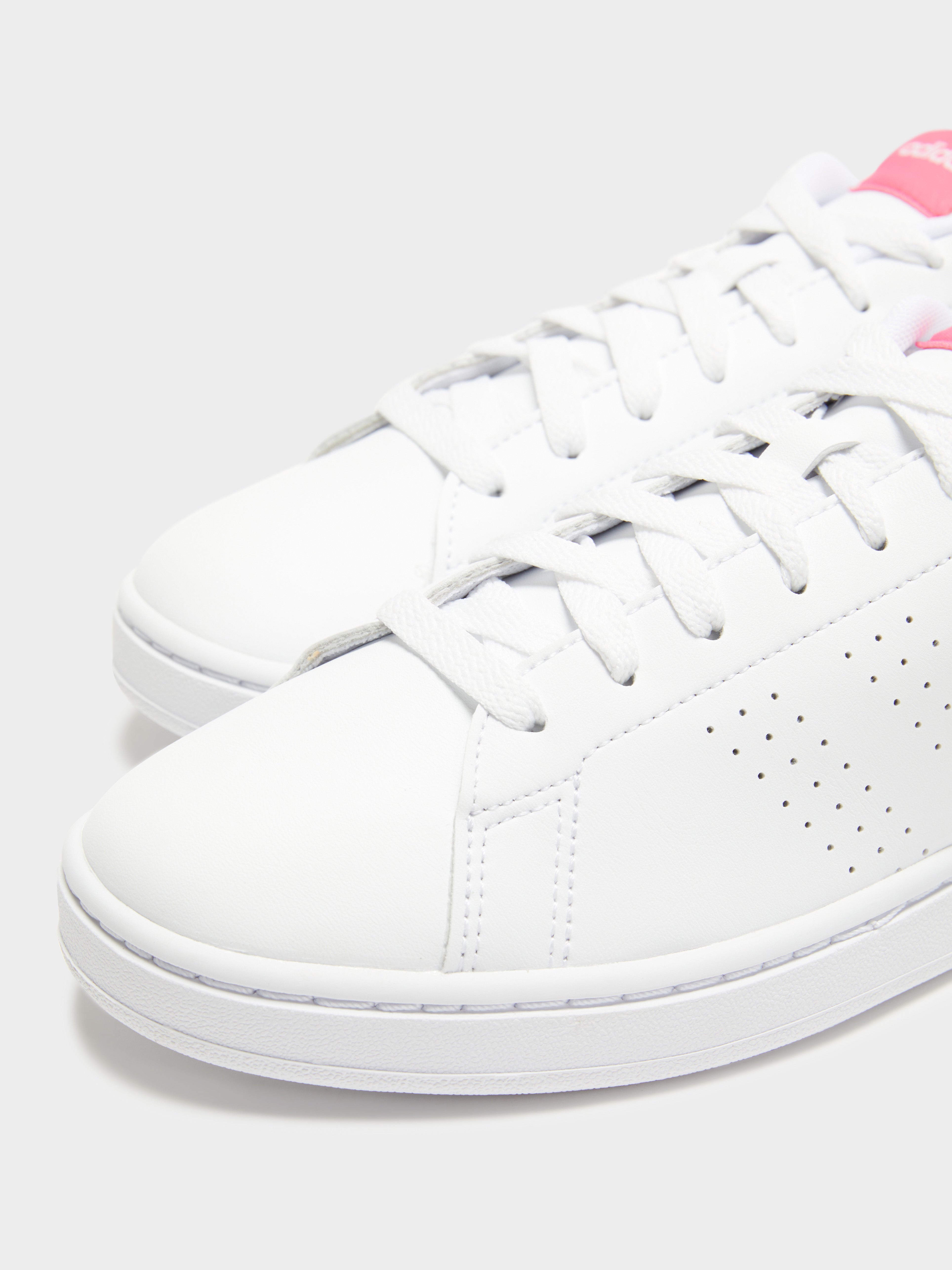 Advantage Sneakers in Cloud White