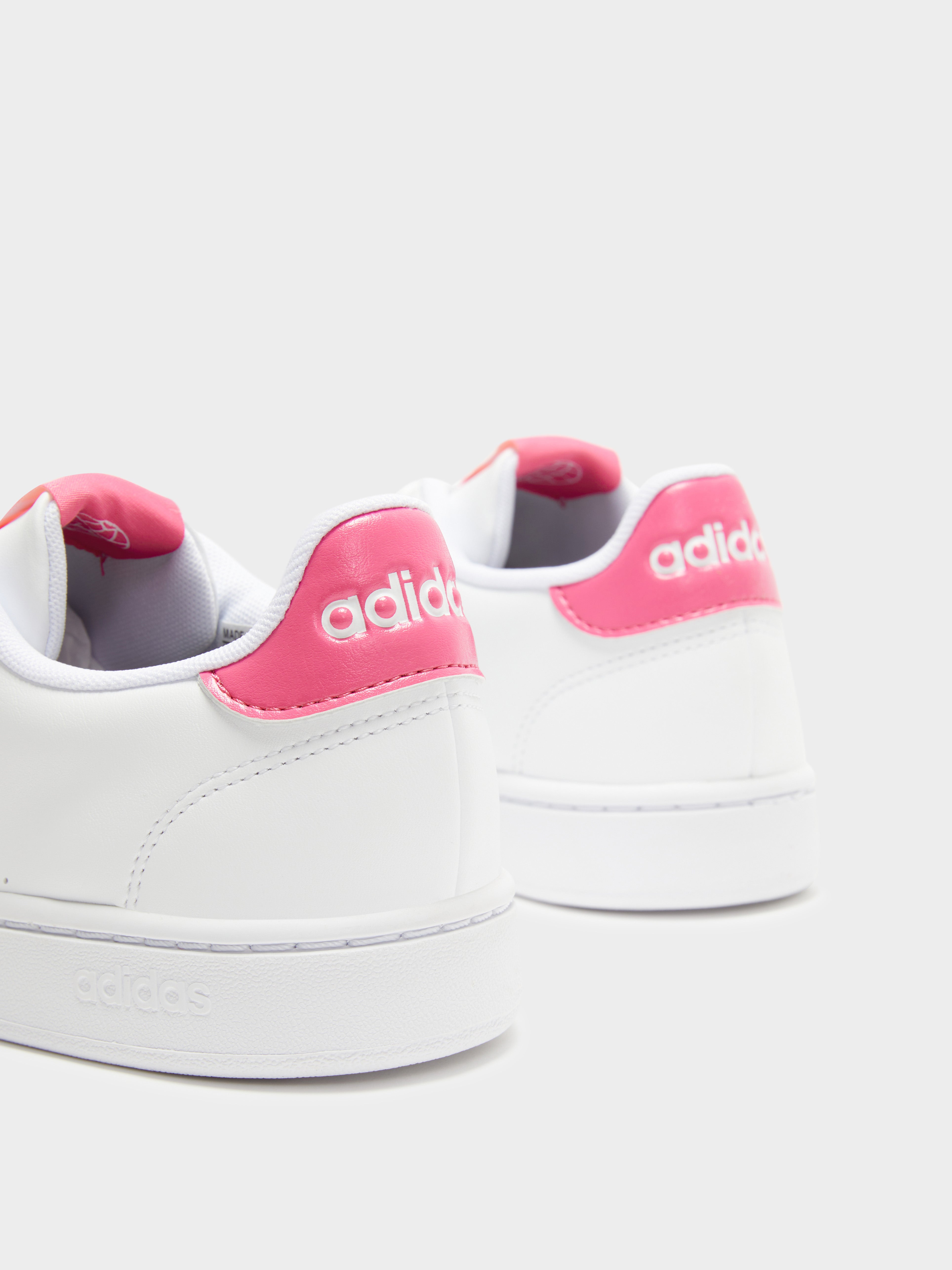 Advantage Sneakers in Cloud White