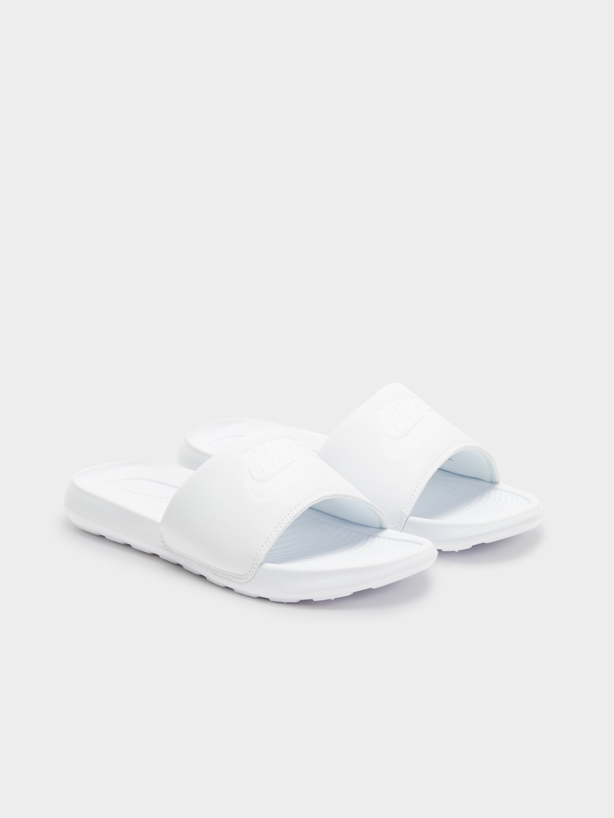 Black and white nike best sale sandals womens