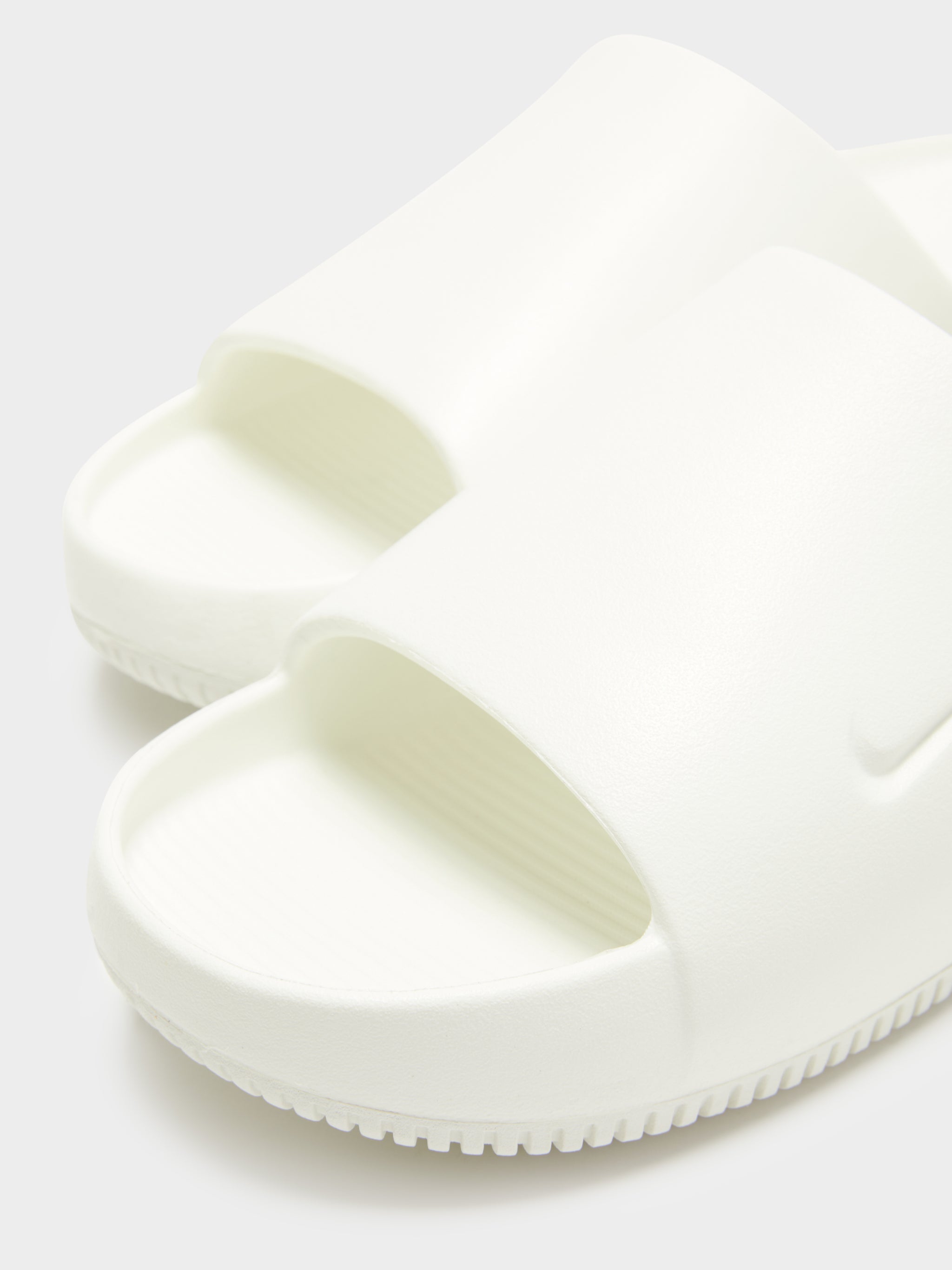 White nike comfort sales slides