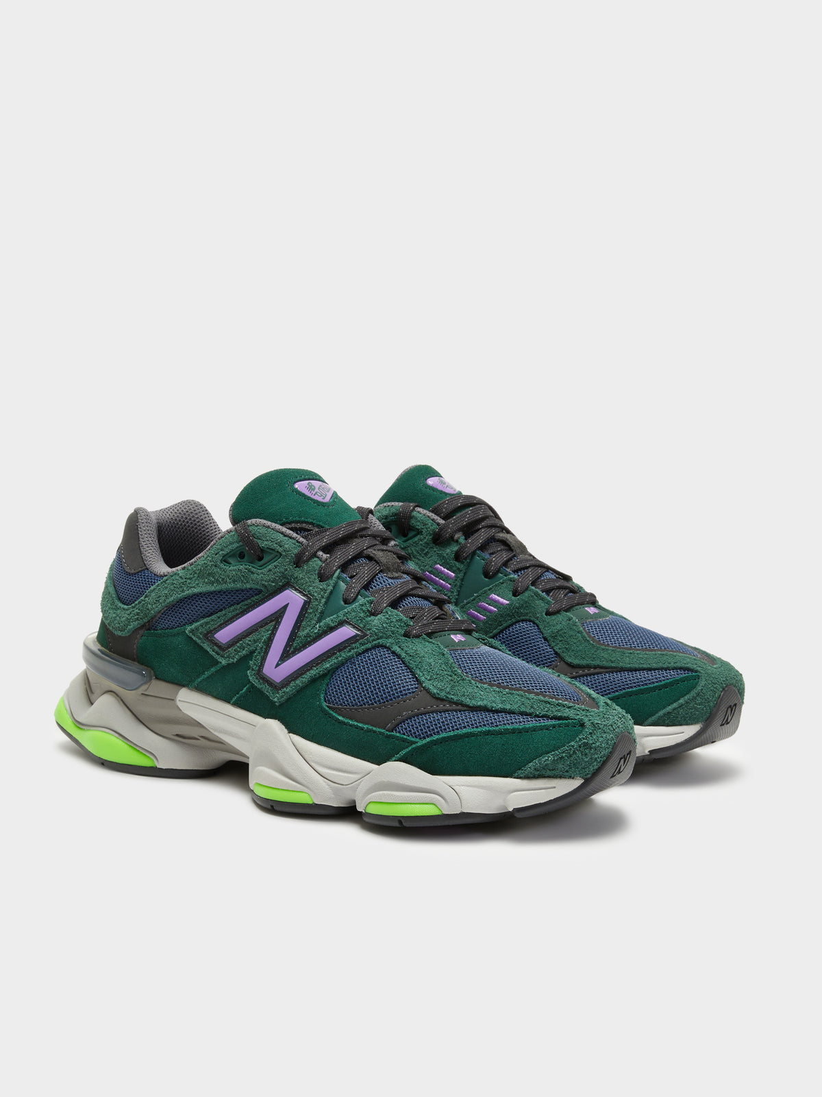 New Balance Unisex 9060 Sneakers in Nightwatch Green | Green