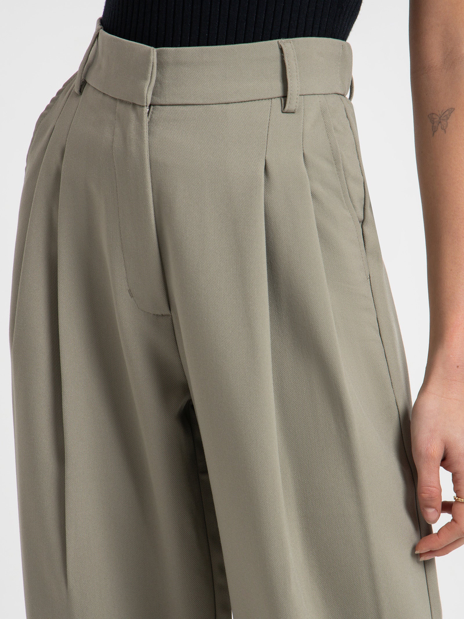 Manon Tailored Pant in Fog Green