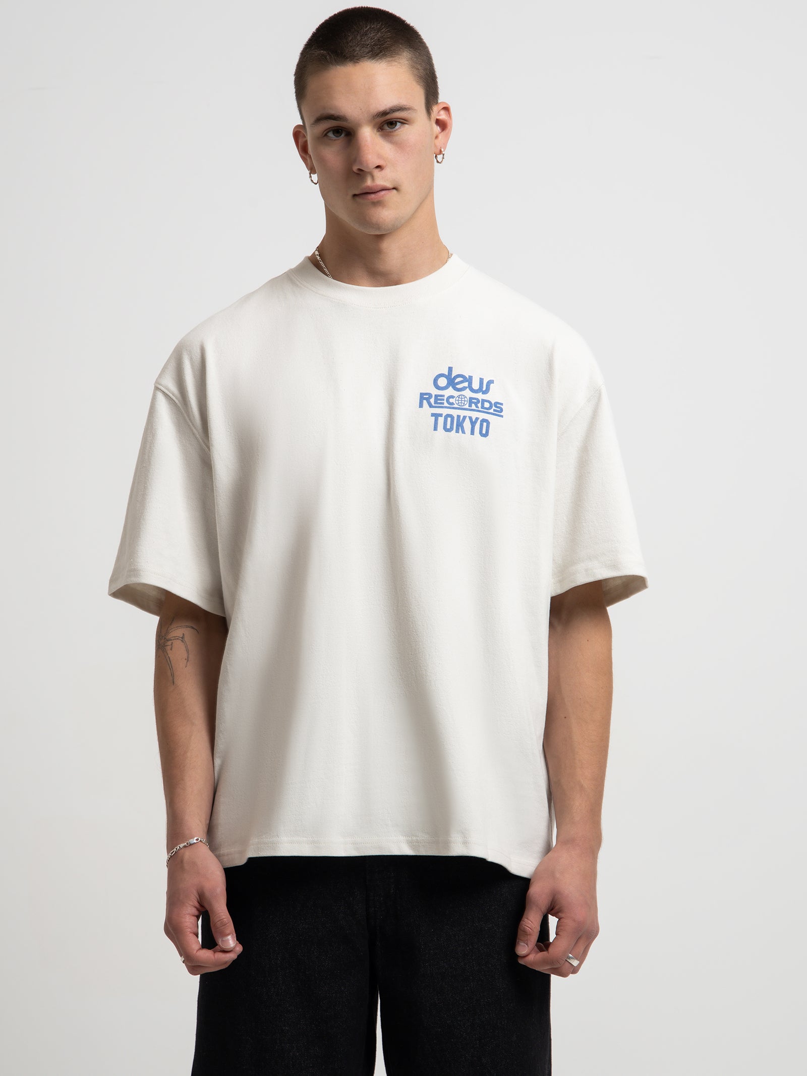 Peaks T-Shirt in Vaporous Grey - Glue Store