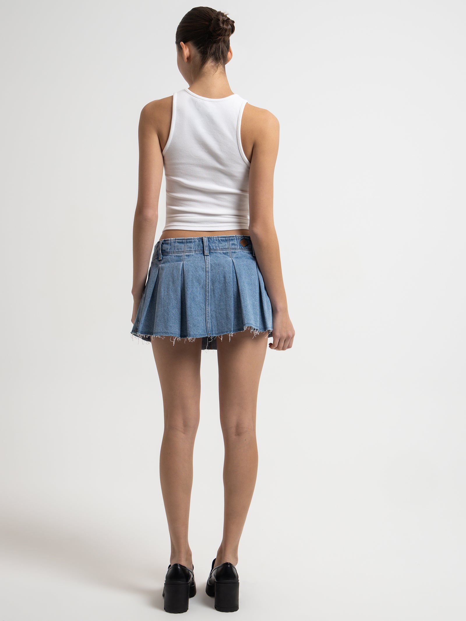 Buy FOREVER 21 Women Green Denim Mini Straight Pure Cotton Skirt - Skirts  for Women 8633905 | Myntra