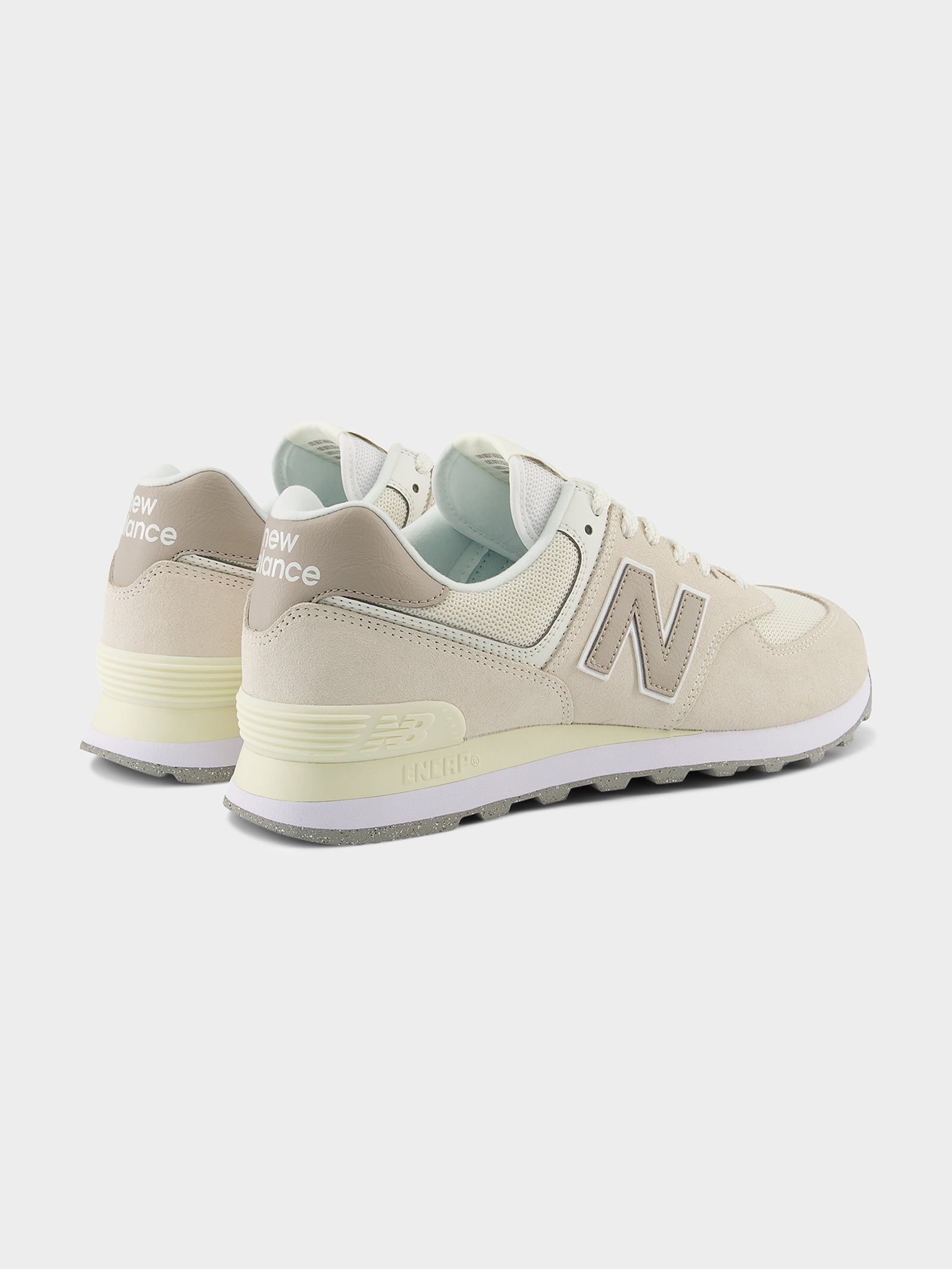 Unisex 574 Sneaker in Beige