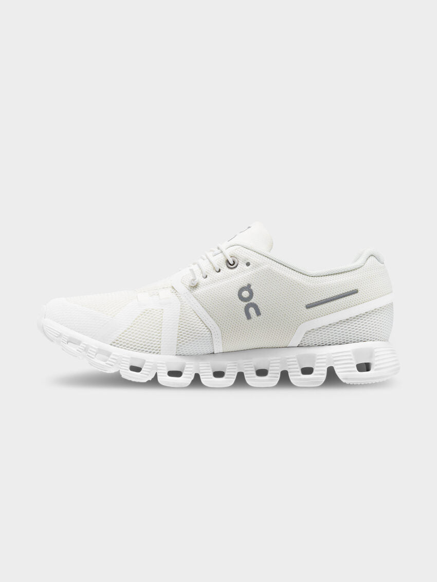 On Running Womens Cloud 5 Sneakers in Undyed White/White | Undyed White/White