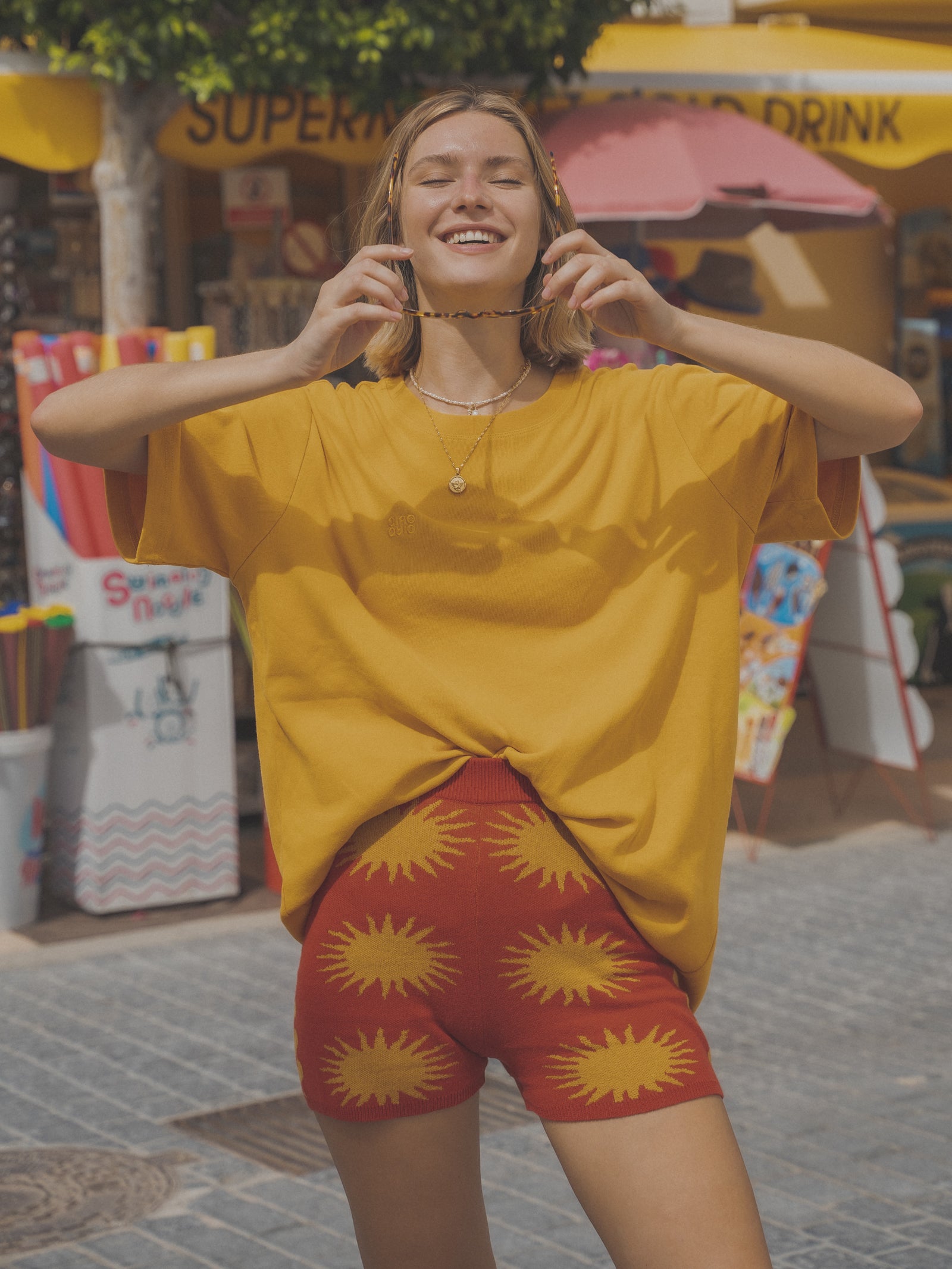 Yellow shirt 2025 red shorts