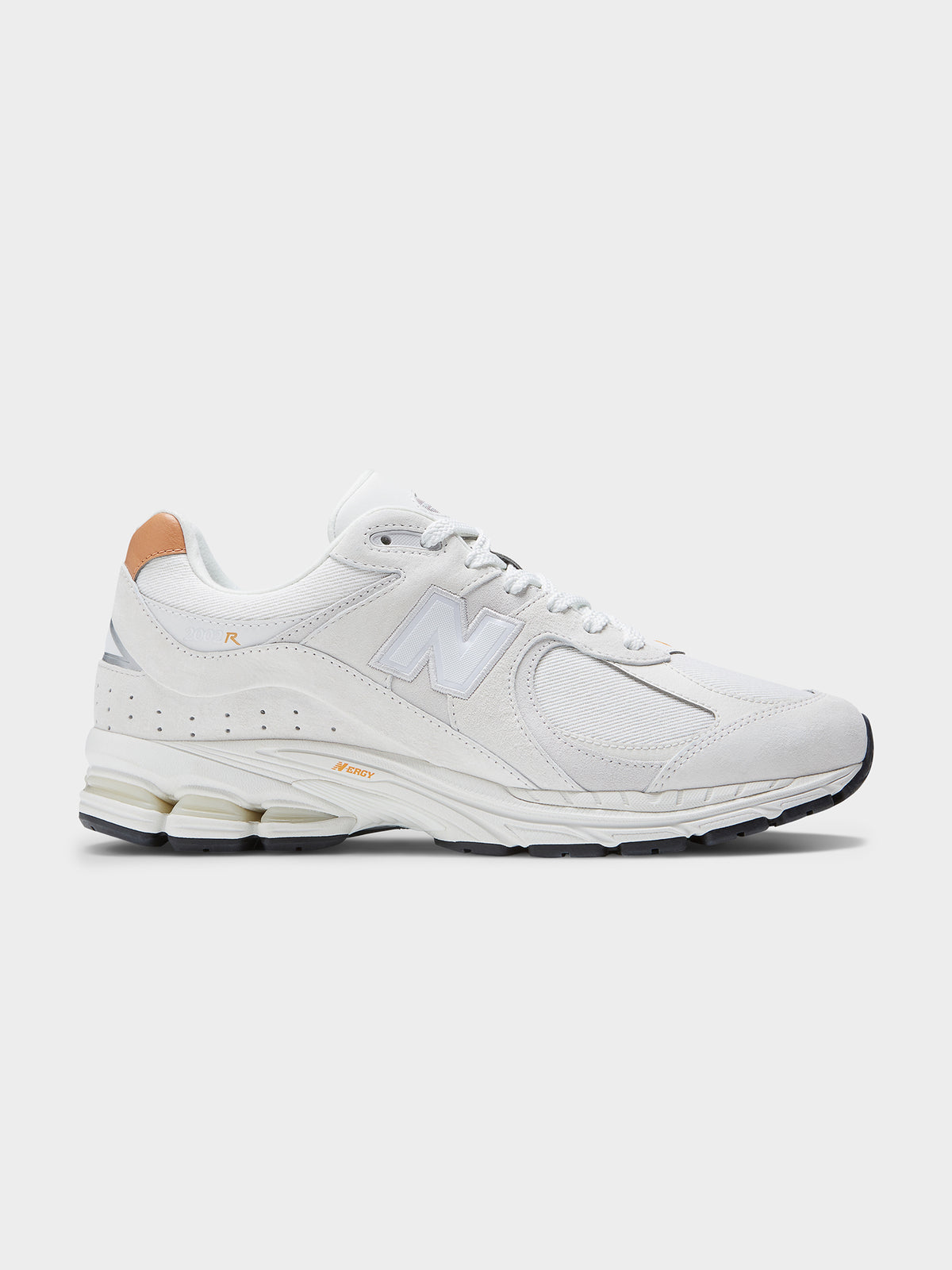 New Balance Unisex 2002 Sneakers in Triple White | Triple White