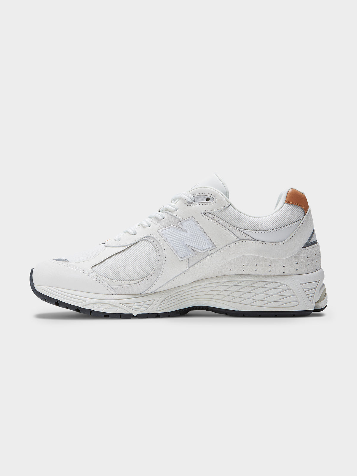 New Balance Unisex 2002 Sneakers in Triple White | Triple White