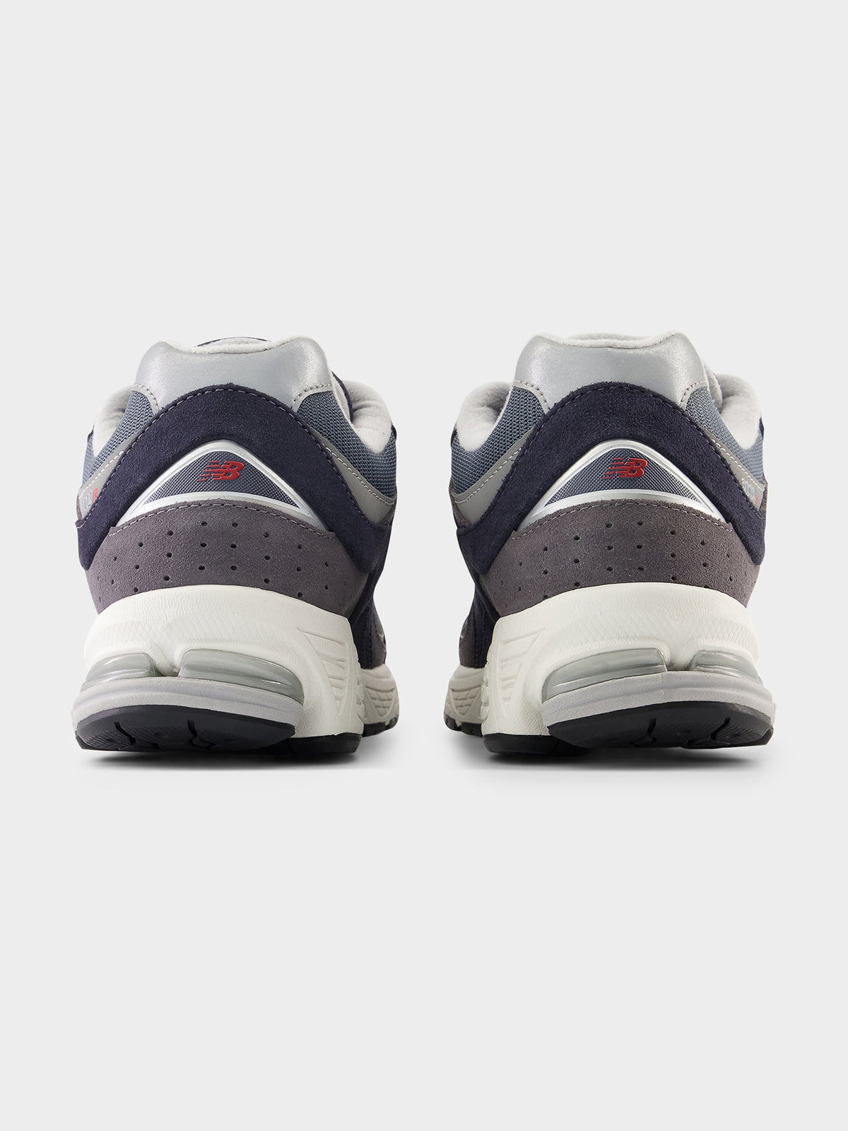 New Balance Unisex 2002R Sneakers in Navy & Grey | Navy/Grey