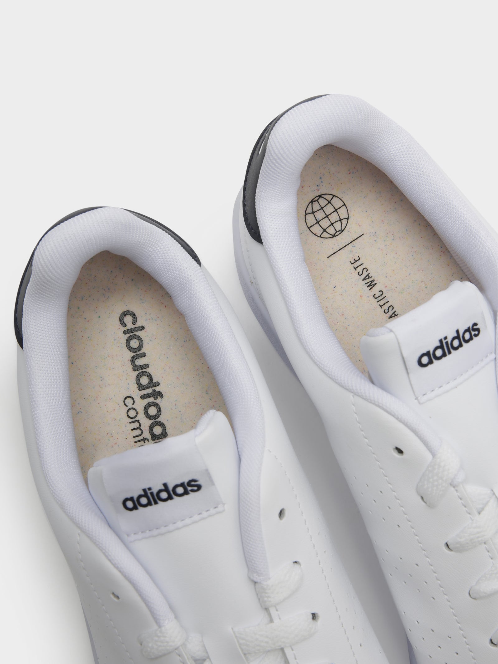 Mens Advantage Sneakers in Cloud White & Legend Ink