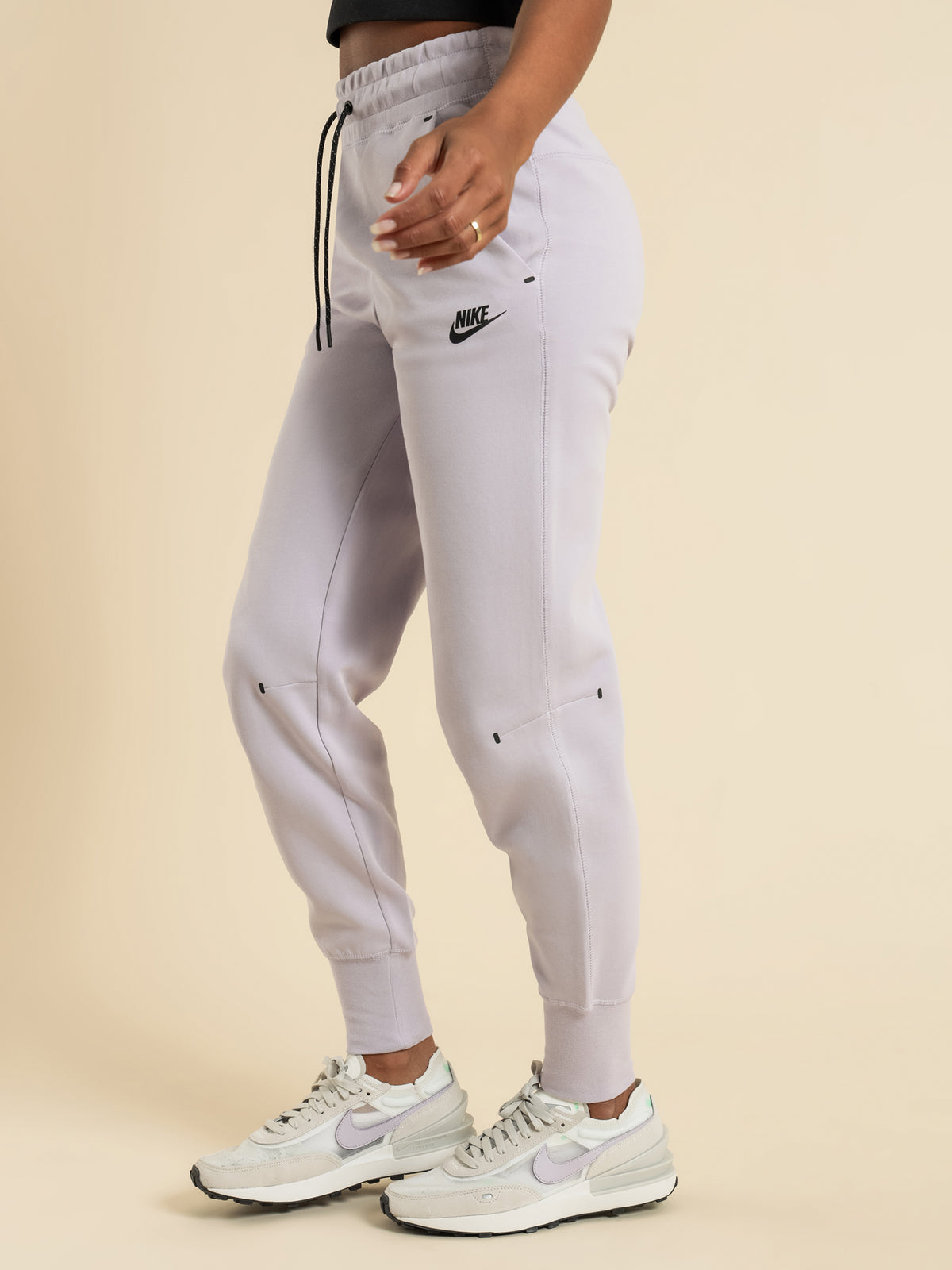 Nike Sportswear Tech Fleece Trackpants in Infinity Lilac | Infinite L