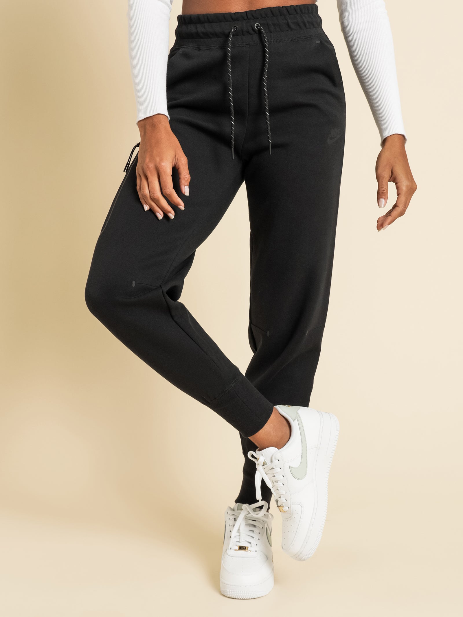 NWT Nike Women's Sportswear Tech Fleece Jogger Pants Black CW4292-010 XS