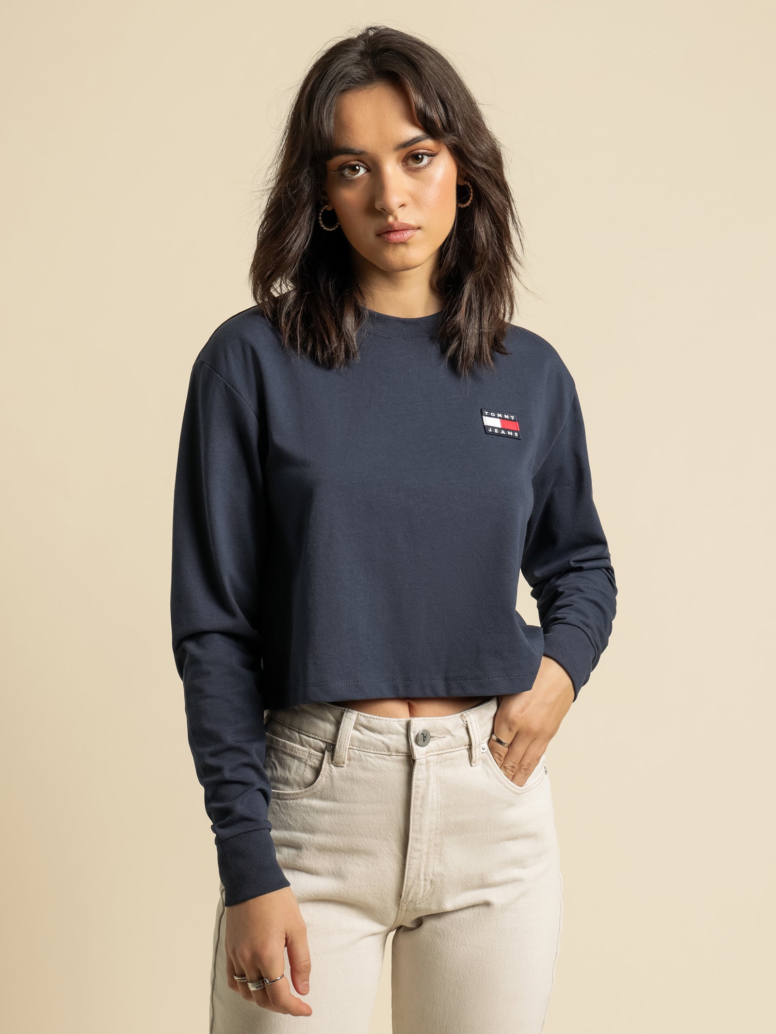 Tommy jeans badge discount longsleeve