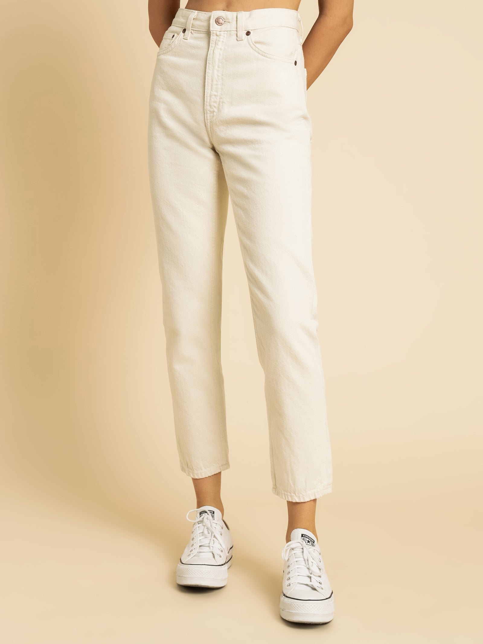 Breezy Britt Slim Jeans in Street Dusty White