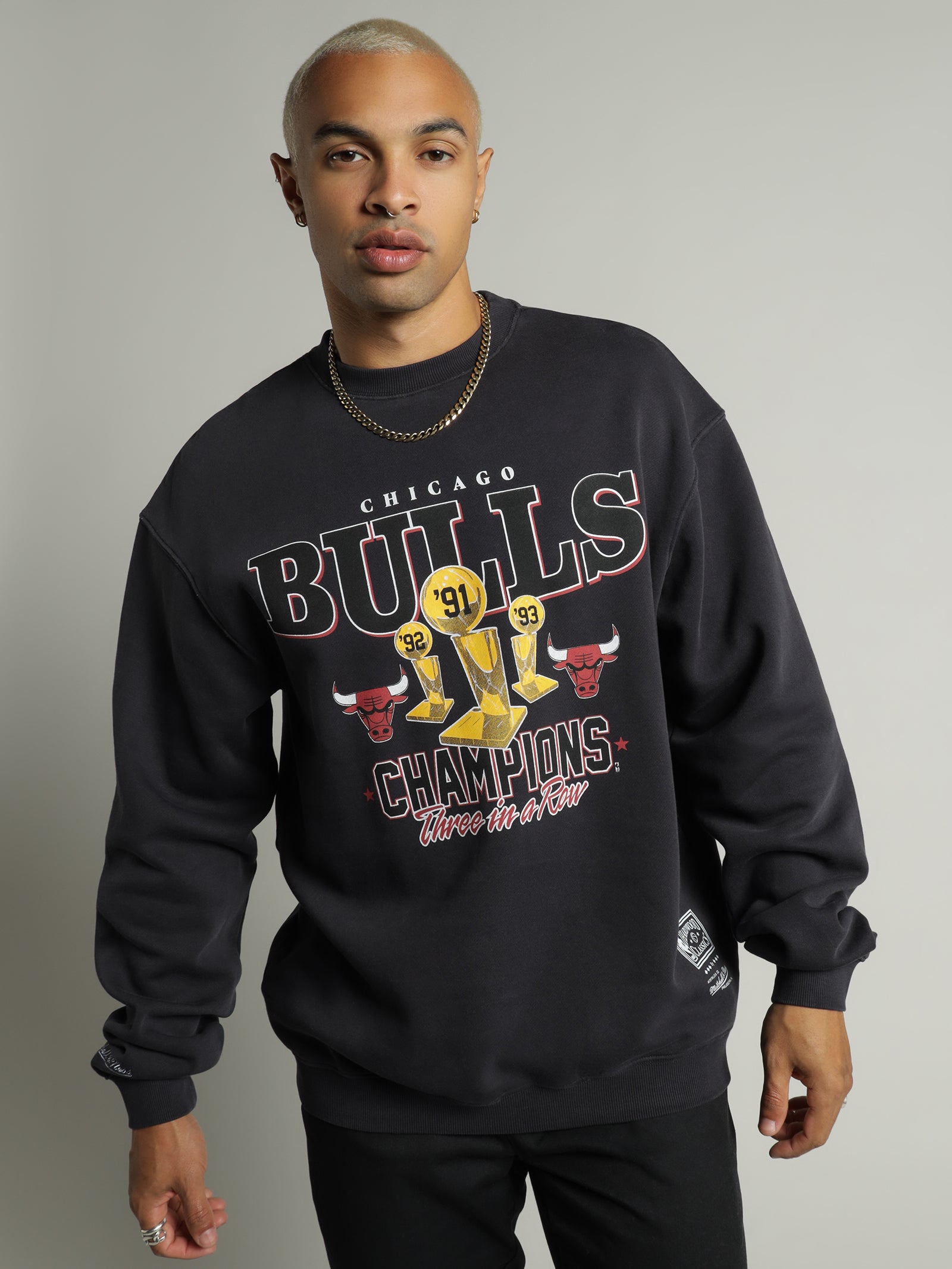 Chicago Bulls T-Shirt in Faded Black - Glue Store