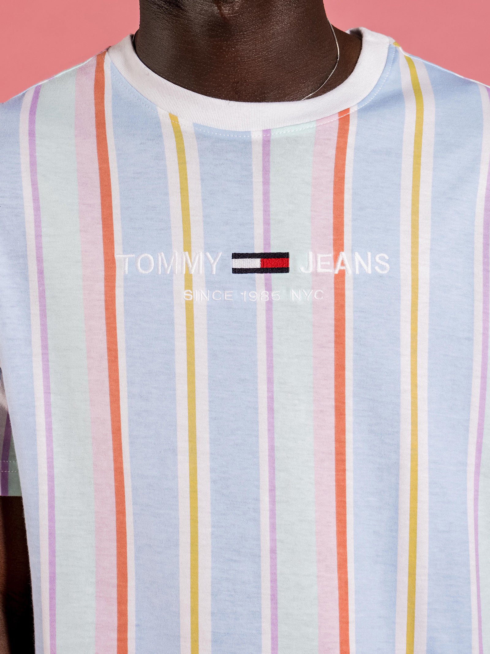 Tommy jeans vertical stripe logo tee sale