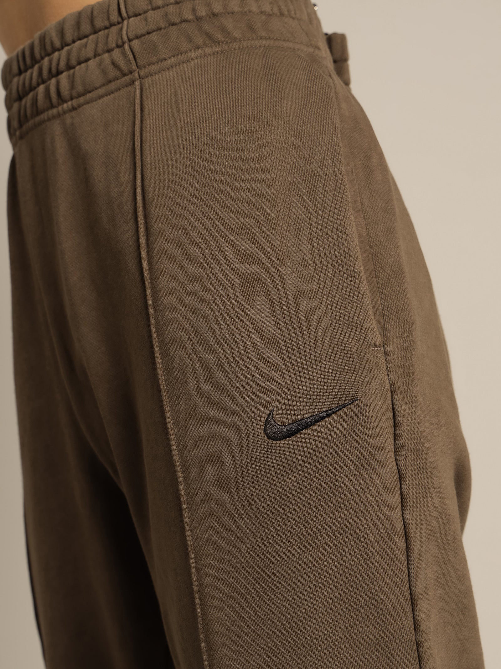Nike Solo Swoosh Fleece Pants (Baroque Brown) – Concepts